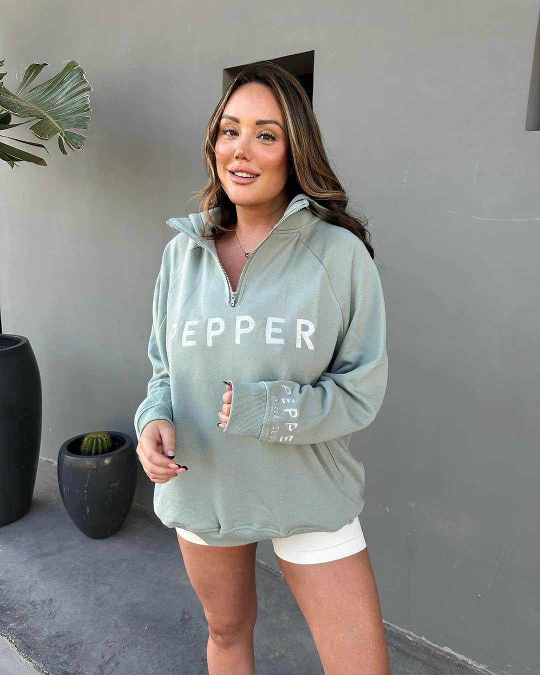 Aka SCUBA CHARLOTTEさんのインスタグラム写真 - (Aka SCUBA CHARLOTTEInstagram)「The ONLY hoodie NEEDED in summer 👀 @peppergirlsclub 😋 All colours live now link on stories 💕」6月27日 21時21分 - charlottegshore