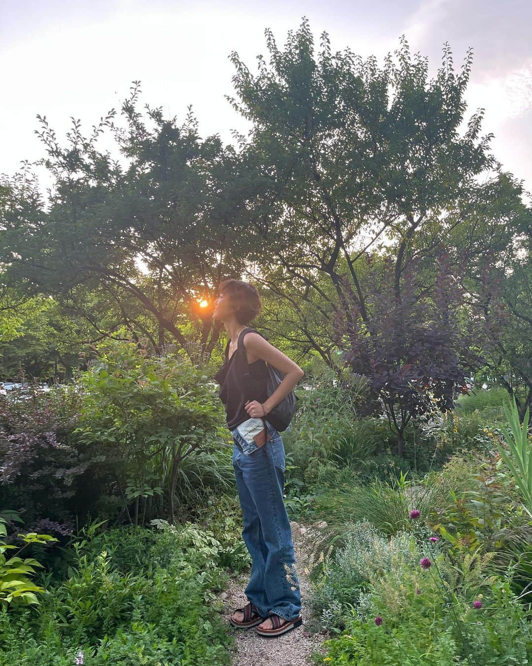 イ・ジュヨンさんのインスタグラム写真 - (イ・ジュヨンInstagram)「Kiss the sun」6月27日 21時13分 - izoo_young