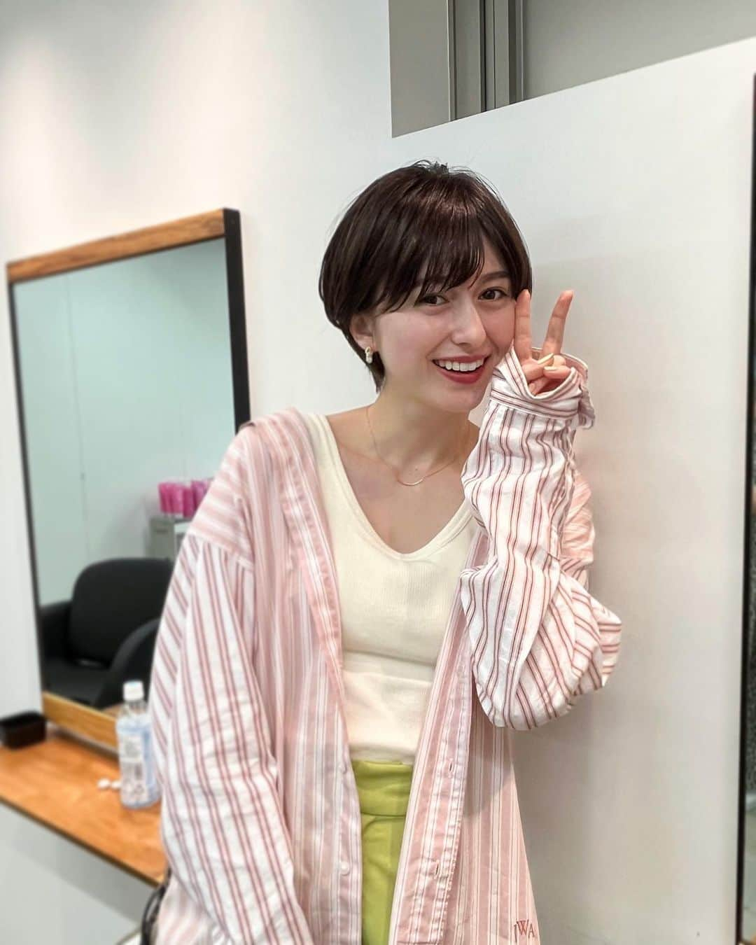 クリスティーナ菜波のインスタグラム：「今日はヘアカットへ✂︎ いつもより大人っぽくスタイリングもしてもらってご機嫌🐒中井さん (@hiroki__nakai )いつもありがとう🫰🏻  この前はゆうスキンクリニック　(@yu_skin_c )にも行ってきました🚶‍♀️露出が増える夏、肌がスベスベだと通ってて良かったととても実感する💭ありがとうございます🫶🏻  #メンテナンス #newhair」