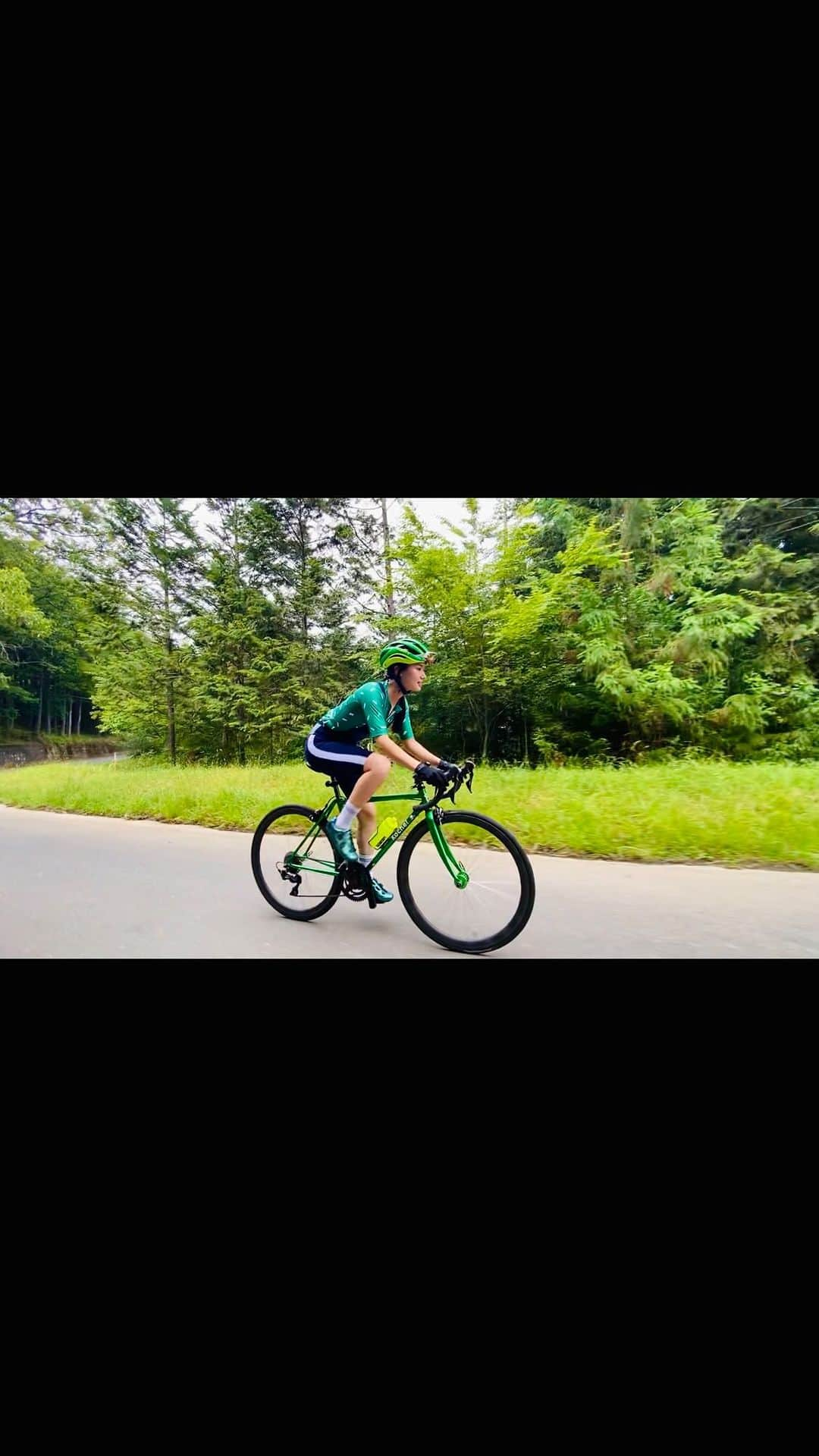 新井舞良のインスタグラム：「のぼる〜のぼる〜登る〜🚲  今日は #チャリダー 坂バカ部での活動、乗鞍岳ヒルクライムレース出場に向けて、山へトレーニングしに行って来ました！  「おしり！おなか！まわせ！」をひたすら心でつぶやいてます。」