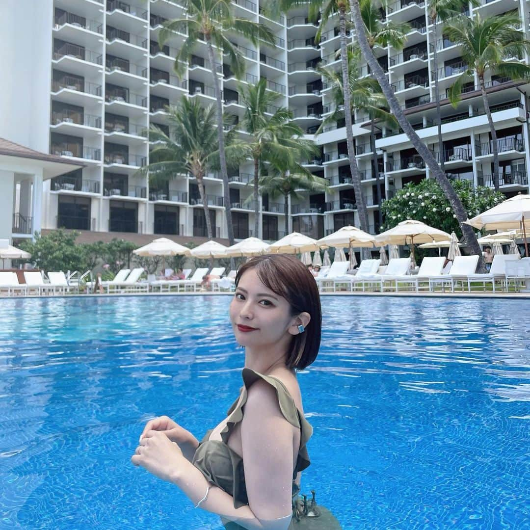 木下ひなこさんのインスタグラム写真 - (木下ひなこInstagram)「憧れの @halekulanihotel 🩵🩵  他のハレクラニも行ってみたくなった🫶 ((この写真の時は まだ焼けてないね、、))  #ハワイ#hawaii#ワイキキ#ワイキキ#ホノルル#waikiki#honolulu#新婚旅行#honeymoon#trip#旅#旅行#ボブ#きりっぱなしボブ#ミニボブ#ホカンス#旅すたぐらむ」6月27日 21時31分 - hinako_0525