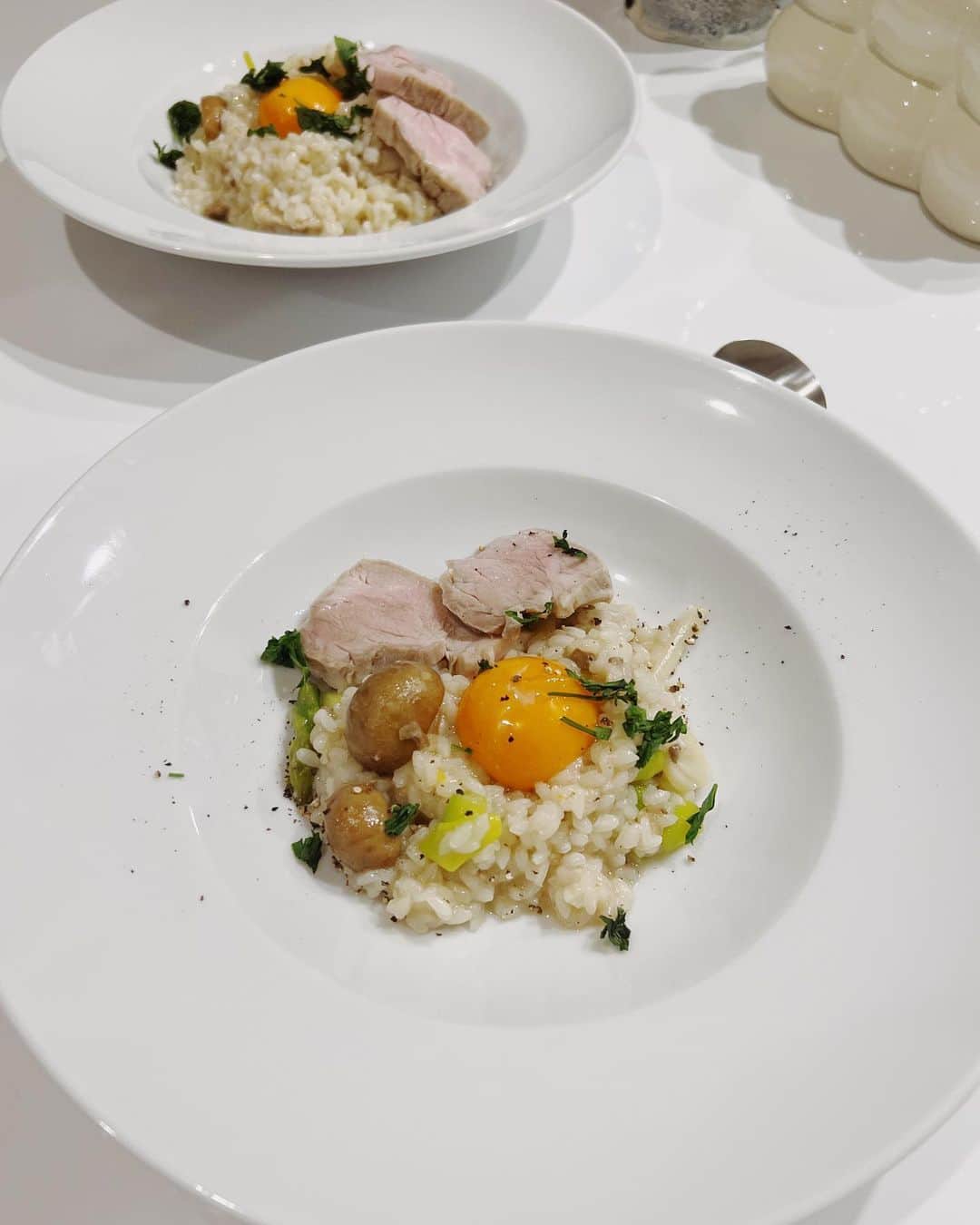 金光みり愛のインスタグラム：「かぜとくんがこの前 作ってくれたリゾットおいしすぎた〜🥲💗 最近のかぜとシェフ記録🧑🏻‍🍳💐 新居のキッチンもいい感じ✨ (たまに聞かれるけど本業シェフじゃないヨ🤣)  #milliahshome#tytaso」
