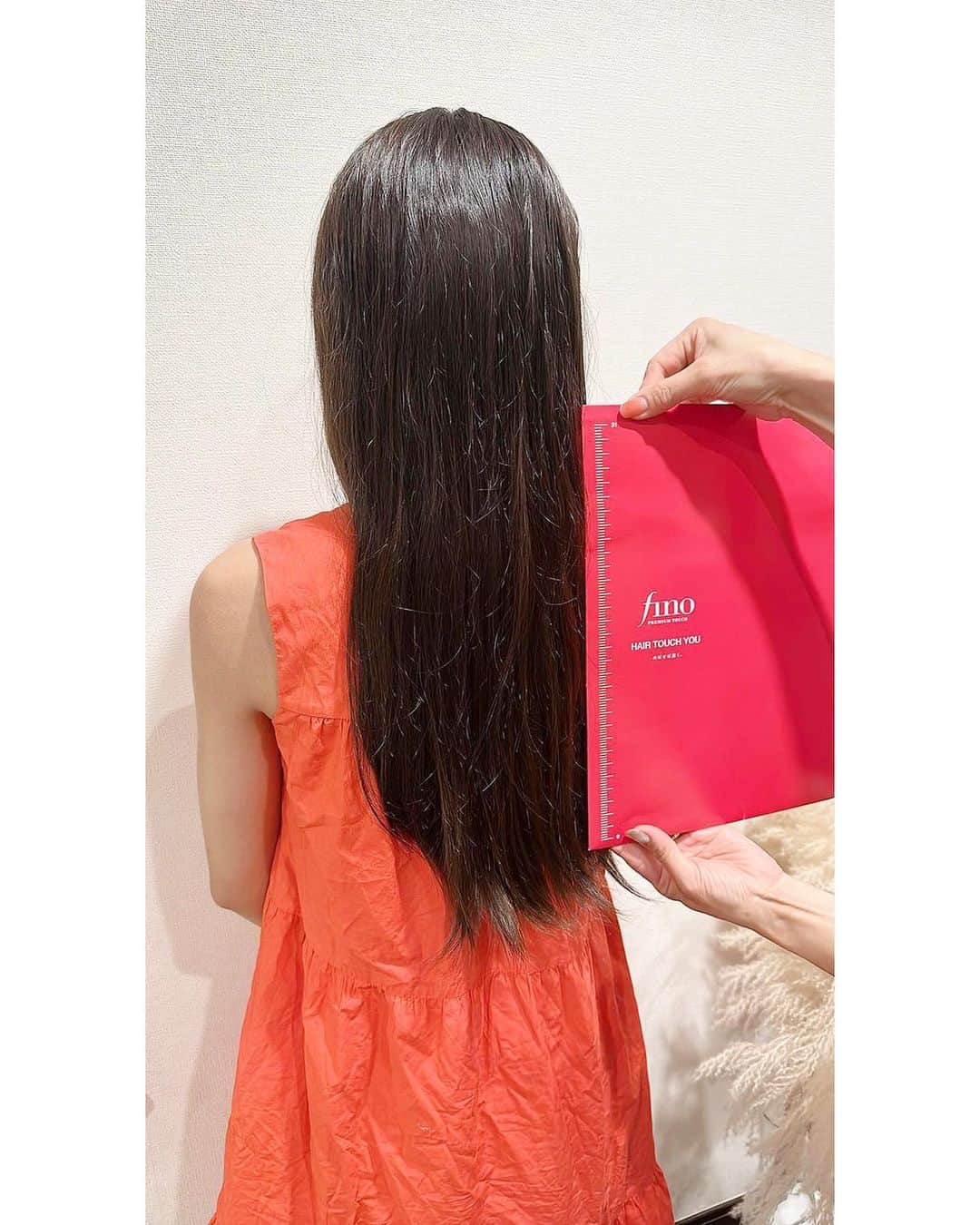 Yukiさんのインスタグラム写真 - (YukiInstagram)「長女の髪は fino  @fino_jp を使ってのばしつづけてるよ♡ HAIR TOUCH YOU　のばせば届く。 に参加させていただいてます。 12歳にして2度目のヘアドネーションに向けて 伸ばしてるよ。 目標は31cm以上！ ６ヶ月前にfino オリジナルドネーションキットで 測った時よりも10センチ以上伸びました😊✨ 長女の髪が どこかで 誰かの 役に立てること 長女にとっても嬉しいし それで誰かが元気になってくれたらいいな そんな気持ちで目標に向けて過ごしてます。 finoでヘアケアもがんばってるよー✨  #fino_髪からはじめるちょっといいこと　 検索してみてね♡ #finoでヘアドネーション　#hairtouchyou  #フィーノ #ヘアドネーション #hairdonation  #フィーノヘアマスク #フィーノヘアオイル #fino #医療用ウィッグ」6月27日 21時45分 - yukikuu96