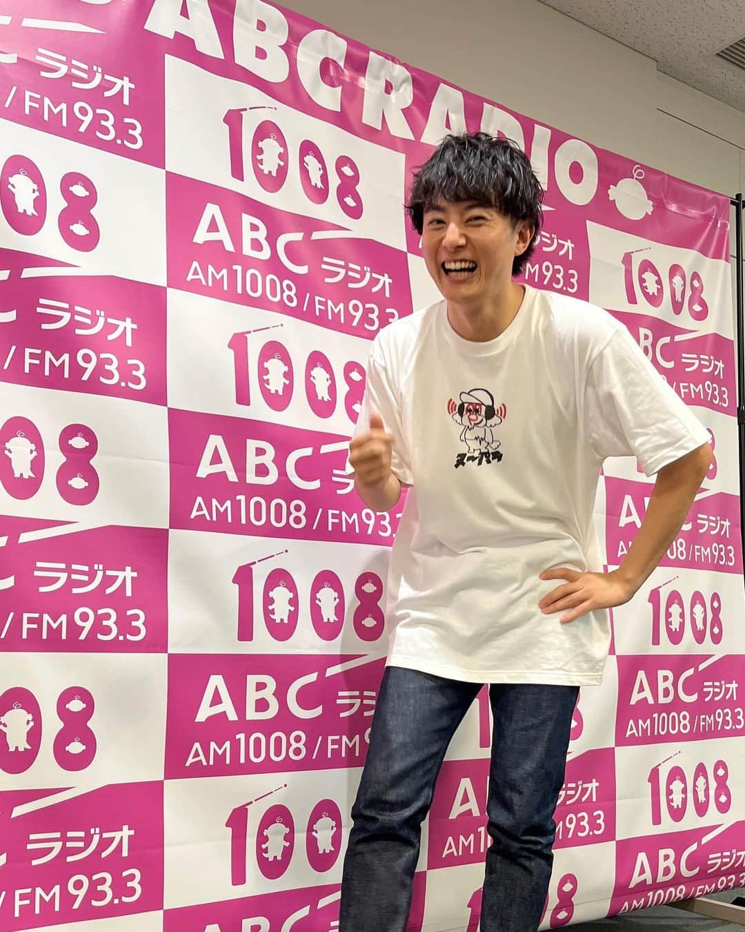 北條瑛祐のインスタグラム：「#ミューパラ 世界にたぶん5枚しかないヌーパラTシャツです👕 ヌーフ×ミューパラ！ 製作者も持っていないらしい非売品です。 かわいいですよね♪  毎週火曜日22時からはABCラジオでミューパラをお願いします📻」