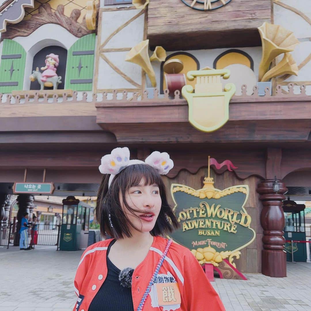 峮峮のインスタグラム：「🎢🎠🎡🦄🩷💭」