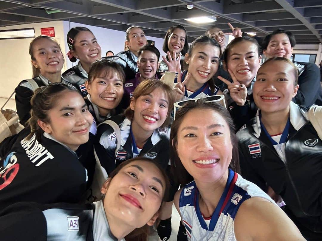 ヌットサラ・トムコムのインスタグラム：「ลุยยยย 🇹🇭🇹🇭🇹🇭 #nootsara13 #VNL2023  #volleyballnationsleague2023 #Bangkok #volleyballthailand」