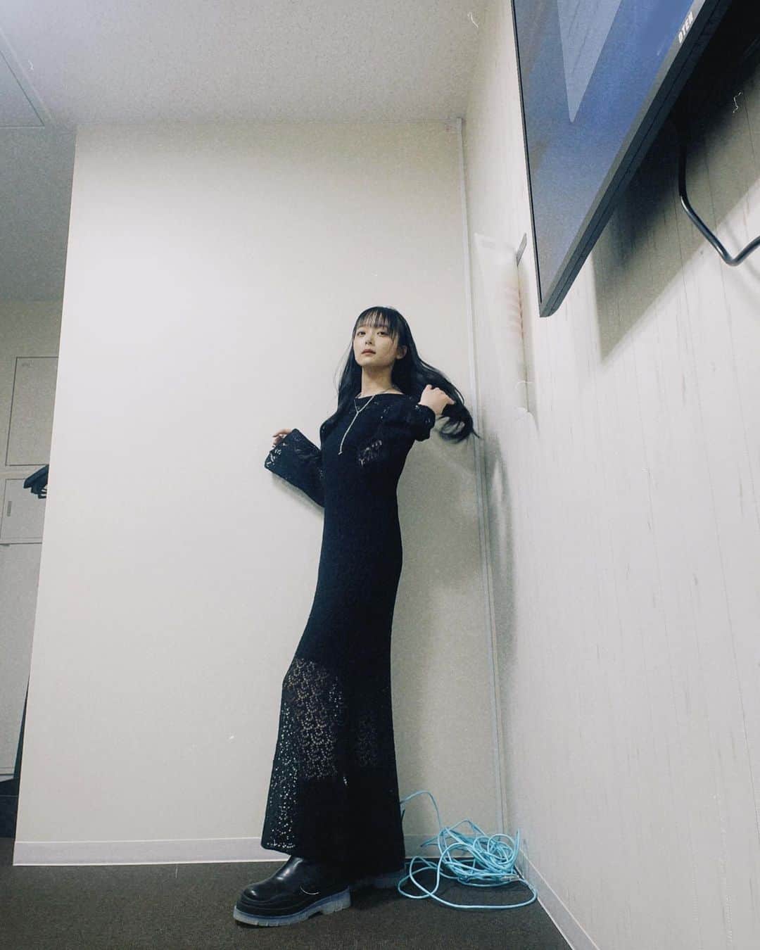 宇井優良梨のインスタグラム：「のせるタイミング逃してた写真。笑  Onepiece.Boots｜@emoda_official わんぴかわいすぎる、、、  #emoda #uiimode #uiiblack #GENIC #宇井優良梨」