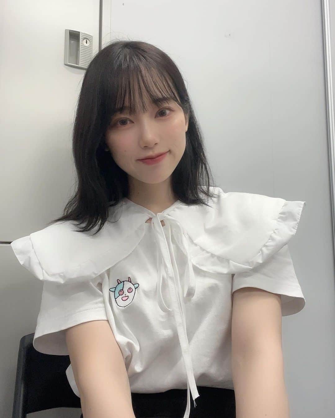 のインスタグラム：「牛Ｔ️🩵   #tシャツコーデ  #牛t  #selca #selfie #셀카 #셀카그램 #today #ootd #dailylook #instagood #instalike #instafashion #followme #outfit #今日のコーデ#インスタ映え #アイドル #idol #japaneseidol #japanesegirl #マイディア #是枝優美 #ヘアアレンジ #自撮り女子 #推してください」