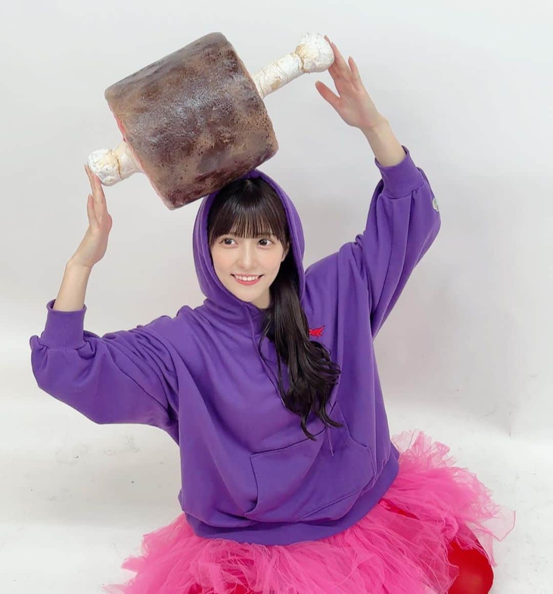 奥村優希のインスタグラム：「肉食恐竜の役🦖🍖  焼肉だいすき！🥓 でもお寿司もっと好き！🐟  実は肉より魚派な私😋」