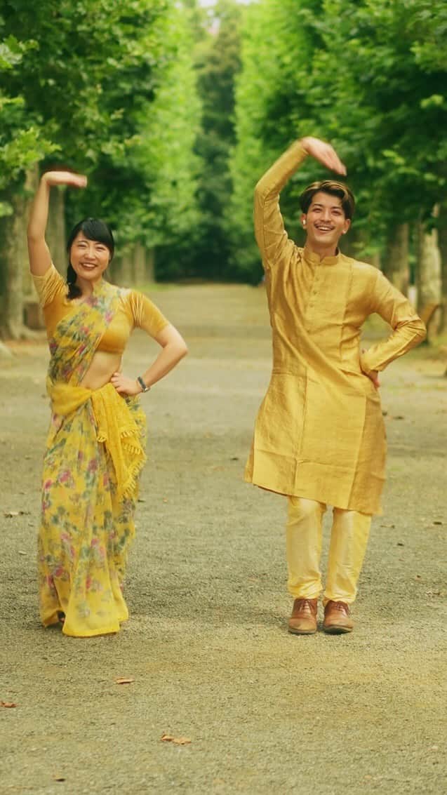 のインスタグラム：「Nauvari Saree Pahije🕺🏻💃🏻 Love from Japan❤️  #nauvarisong @sanjurathod07 ・ 🕺 @kaketaku85 @mayojapan Shoot & Edited🎥 @kaketaku85」