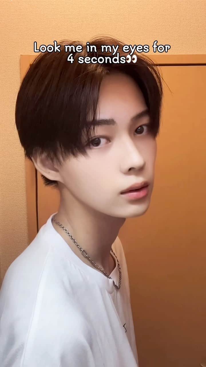 のインスタグラム：「Gave me 4 seconds🥺  4 सेकंड रुकें  tunggu 4 detik  #fyp #fff」