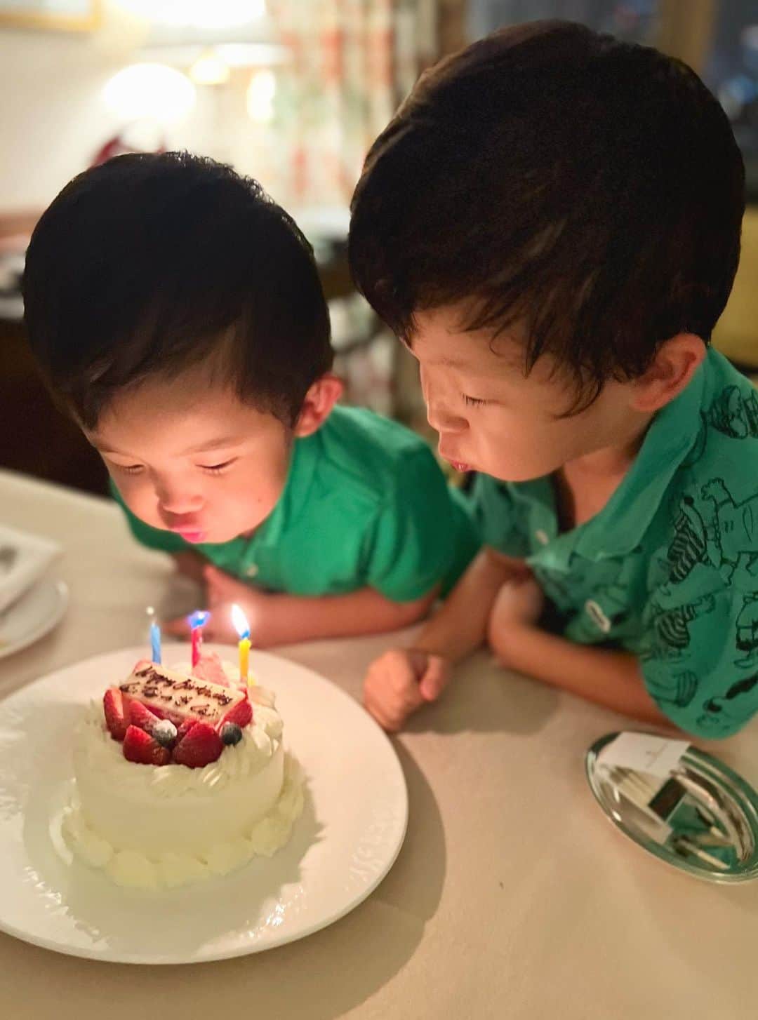 中村獅童さんのインスタグラム写真 - (中村獅童Instagram)「なっちゃんお誕生日おめでとう、生まれてきてくれてありがとう、そしてママ産んでくれてありがとう。  #3才になりました #夏幹 #陽喜 #沙織 #獅童」6月27日 22時48分 - shido_nakamura