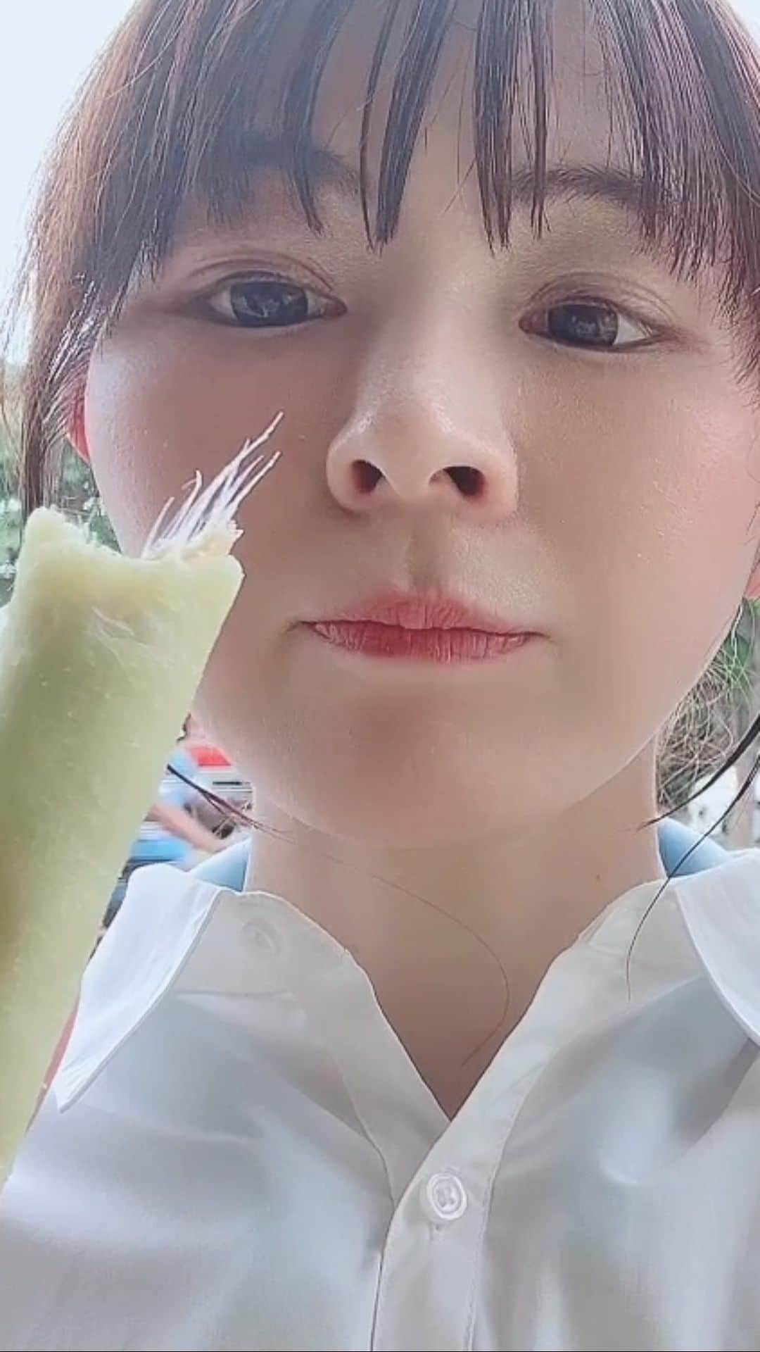 山本かおりのインスタグラム：「ローティ・サーイマイ🥰  タイのクレープ美味しかった🇹🇭  糸状の綿菓子を包んで食べる アユタヤの伝統菓子だそうです❣️  Thai cotton candy burrito pancake 태국 크레페 맛있었어🇹🇭  #タイ #thailand #タイ旅行 #🇹🇭 #bangkok #thai #trip #ローティサーイマイ #クレープ #โรตีสายไหม #伊谷亜子  #山本かおり」