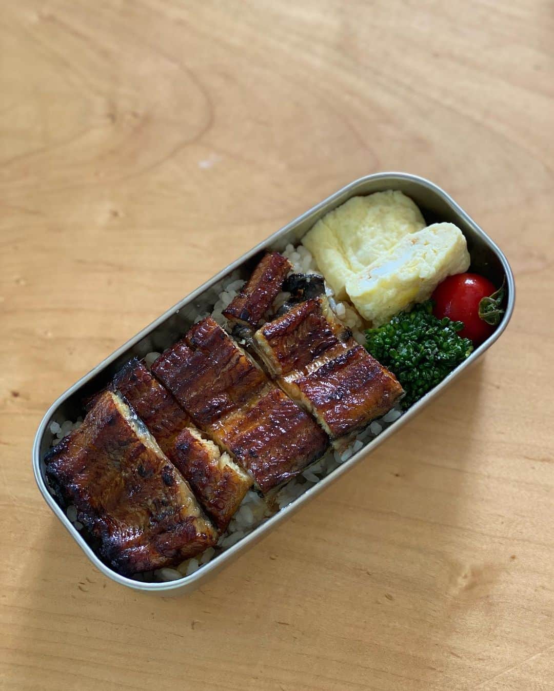 迫田愛子さんのインスタグラム写真 - (迫田愛子Instagram)「⁡ 天才AIKO弁当👩🏽‍🍳 息子5歳のお弁当👦🏽💛 ⁡ 写真の最後にお弁当の重さ測ってるんだけど。。 中身だけで毎日約400g完食。笑 ⁡ 食べ応えの為にオカズの下にも米。 基本丼になっちゃう。 おっさんみたいなお弁当だよね🤣 ⁡ ⁡ #天才AIKO食堂 #AIKO食堂 #aikocooking #cooking #料理  #おうちごはん #和食 #japanesefood #instafood #instadelicious #homeparty」6月27日 22時45分 - aiko_esnail