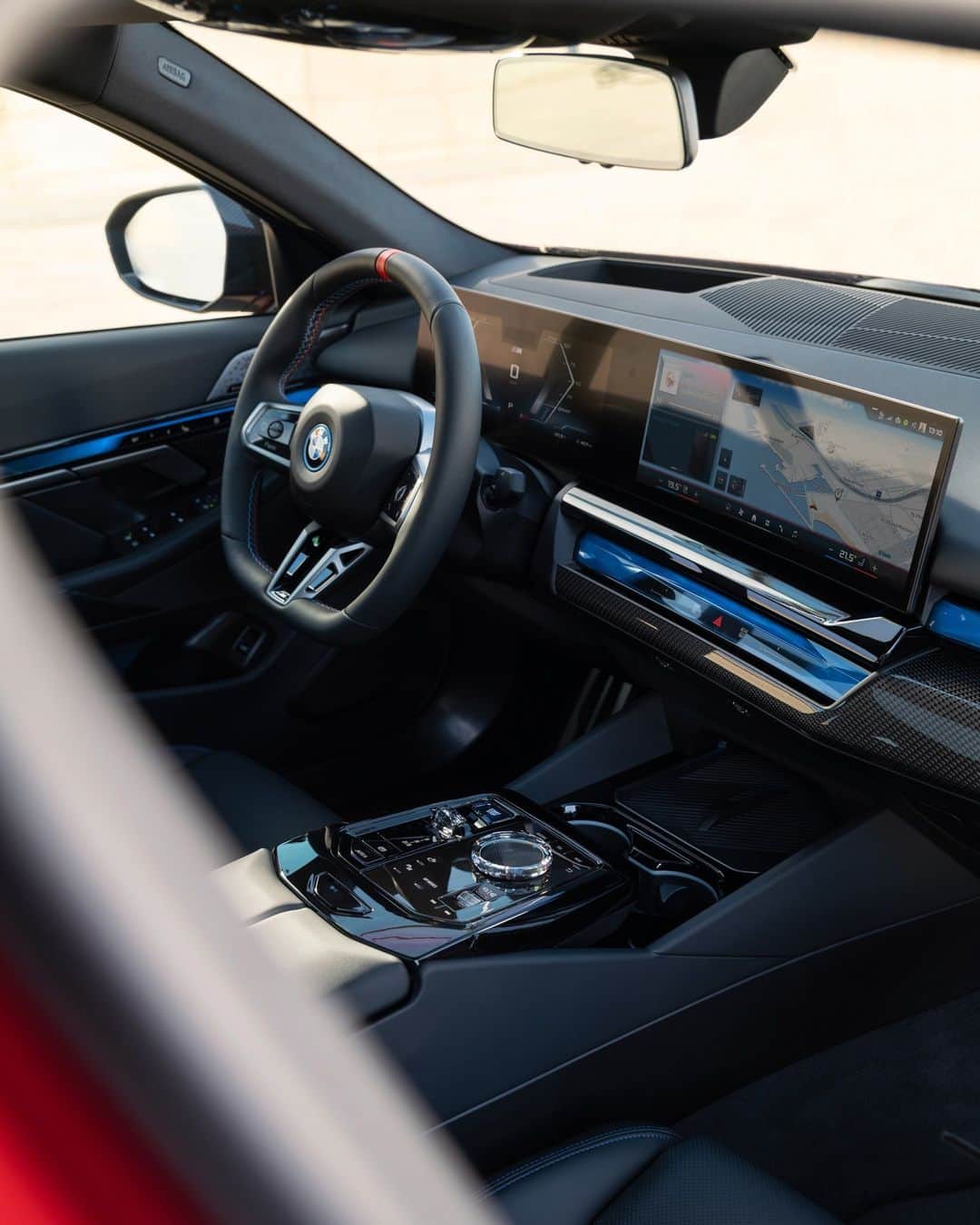 BMWのインスタグラム：「Get a hand on pure enjoyment. ⚡  THE NEW BMW i5 M60. 100% Electric.  #THENEWi5 #THEi5 #BMW #BMWi #BornElectric #BMWElectric __ BMW i5 M60 xDrive​*: Combined power consumption: 20.6–18.2 kWh/100 km. Combined CO2 emissions: 0 g/km. Electric range: 455–516 kilometers. All data according to WLTP. * Preliminary data; no homologation figures available yet. Further info: www.bmw.com/disclaimer」