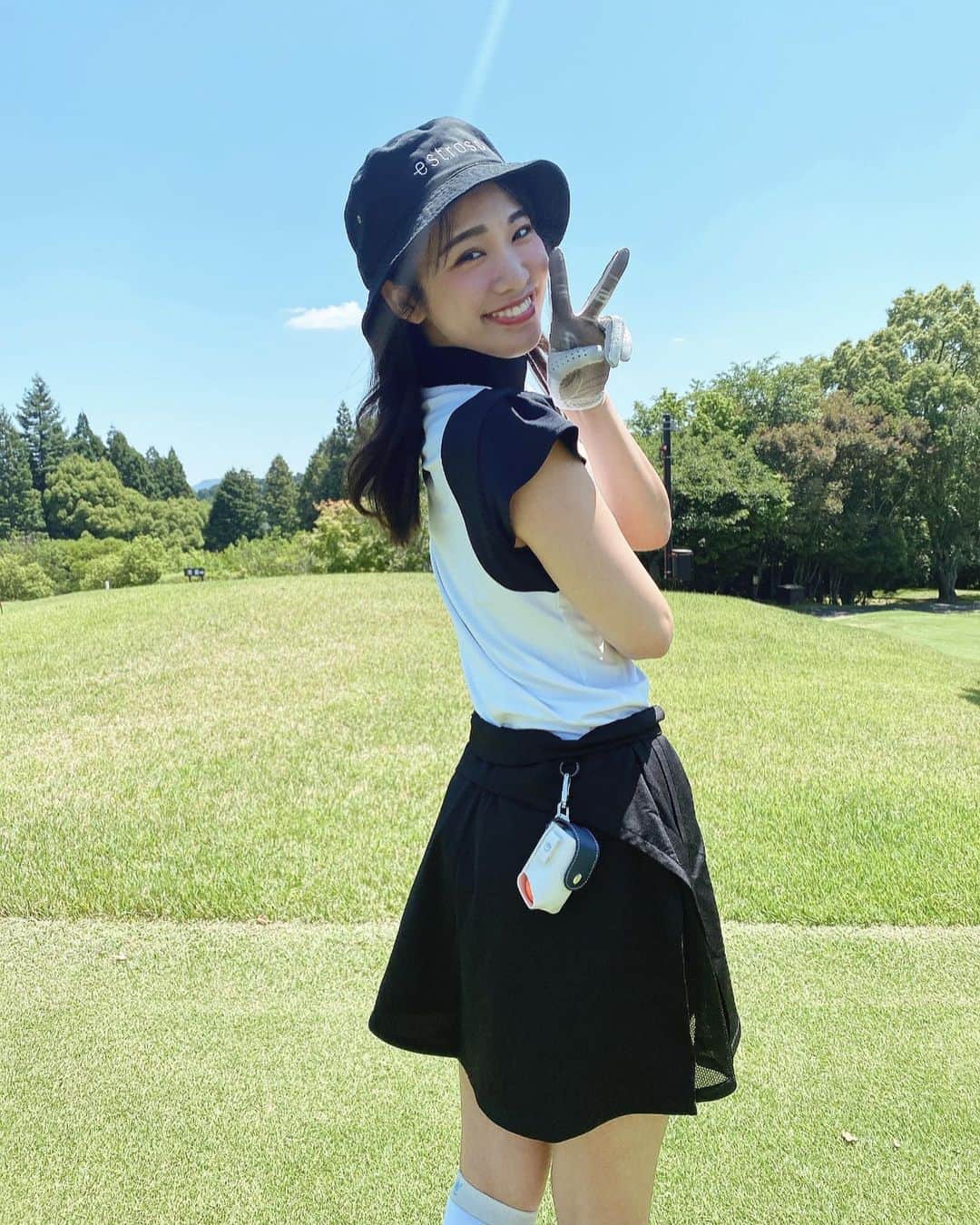 藤森マリナさんのインスタグラム写真 - (藤森マリナInstagram)「@estroso_official ⛳️💚  ㅤㅤ可愛いくて着心地抜群動きやすい 汗かいてもすぐ乾く素材🤍 最後の動画は天ぷらだけどまあよし🍤✨ その一つ前は苦手な5番ウッドが あたったやつ👏☺️ そしてやっぱ脂肪溶解液してから 二の腕痩せたわ❤️‍🔥 #脂肪溶解#solnis  ㅤㅤ  ㅤㅤ🚩大津カントリークラブ東コース/ 108 ㅤㅤ  ㅤㅤ  ㅤㅤ#estroso#エストロッソ #golfstagram#golfwear#golf女子#golfswing#golfislife#golfgirl#ゴルフ女子#ゴルフウェア#ゴルフコーデ#ゴルフ初心者#バケハコーデ#モックネック#大津カントリークラブ東コース#まりなはんのゴルフ記録#100切り」6月27日 23時11分 - maaarina0806