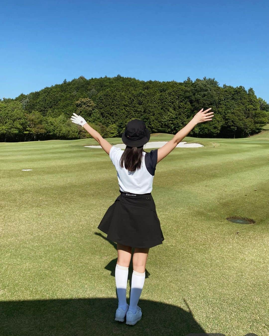 藤森マリナさんのインスタグラム写真 - (藤森マリナInstagram)「@estroso_official ⛳️💚  ㅤㅤ可愛いくて着心地抜群動きやすい 汗かいてもすぐ乾く素材🤍 最後の動画は天ぷらだけどまあよし🍤✨ その一つ前は苦手な5番ウッドが あたったやつ👏☺️ そしてやっぱ脂肪溶解液してから 二の腕痩せたわ❤️‍🔥 #脂肪溶解#solnis  ㅤㅤ  ㅤㅤ🚩大津カントリークラブ東コース/ 108 ㅤㅤ  ㅤㅤ  ㅤㅤ#estroso#エストロッソ #golfstagram#golfwear#golf女子#golfswing#golfislife#golfgirl#ゴルフ女子#ゴルフウェア#ゴルフコーデ#ゴルフ初心者#バケハコーデ#モックネック#大津カントリークラブ東コース#まりなはんのゴルフ記録#100切り」6月27日 23時11分 - maaarina0806