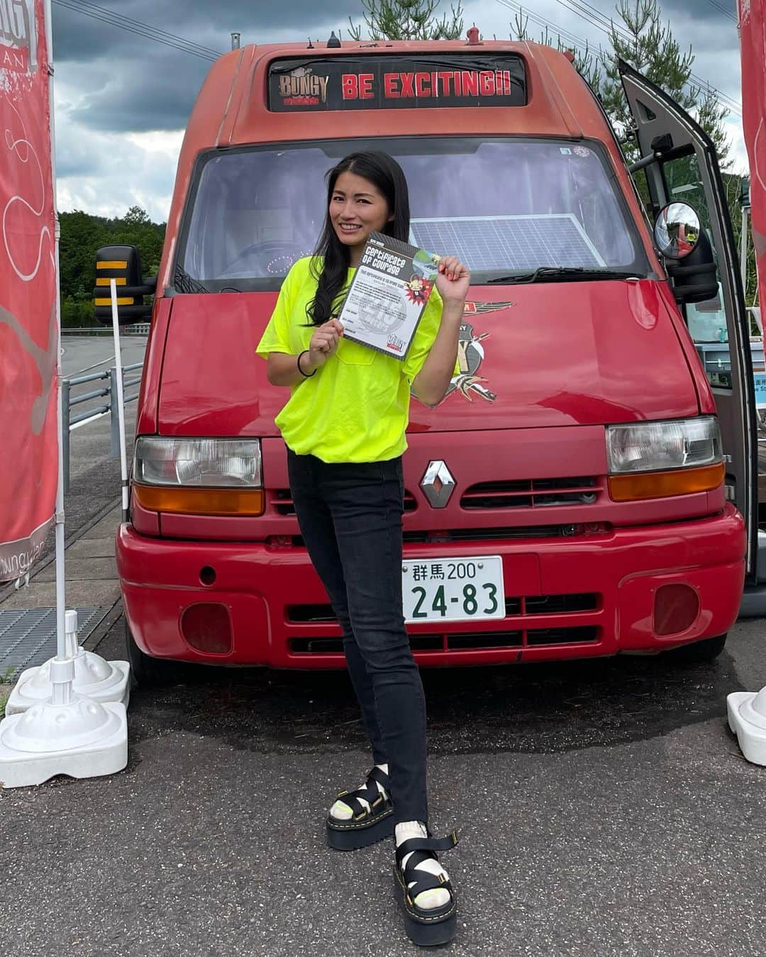 清水香澄さんのインスタグラム写真 - (清水香澄Instagram)「. TBS『ウチの県の大事ケン！』 にちょっとだけ映りました〜♪  お仕事中にたまたま街頭インタビューを受けて… 気づいたらバンジー飛んでました🤪  日本一のバンジー215m！ がちでまじでほんとうに めちゃくちゃ怖かったよ🙂  見逃し配信TVerでも見れるみたいです！ 頑張ったから見てくれると嬉しいです🥹  #TVer #ウチの県の大事ケン」6月27日 23時12分 - kasumin_0107