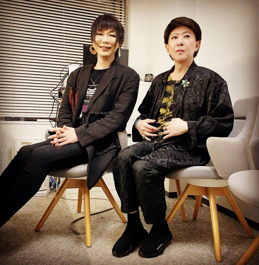 ミッツ・マングローブさんのインスタグラム写真 - (ミッツ・マングローブInstagram)「with Kenichi Mikawa  この人の全身に吸い込まれそうになるのを、いつも睨めっこして踏み止まる。  Realizing myself being with Mikawa-san never means less. Defenitely the hero of my life.  #美川憲一 @kenichimikawa_official  #5時に夢中 @gojimustaff」6月27日 23時12分 - mitz_mangrove