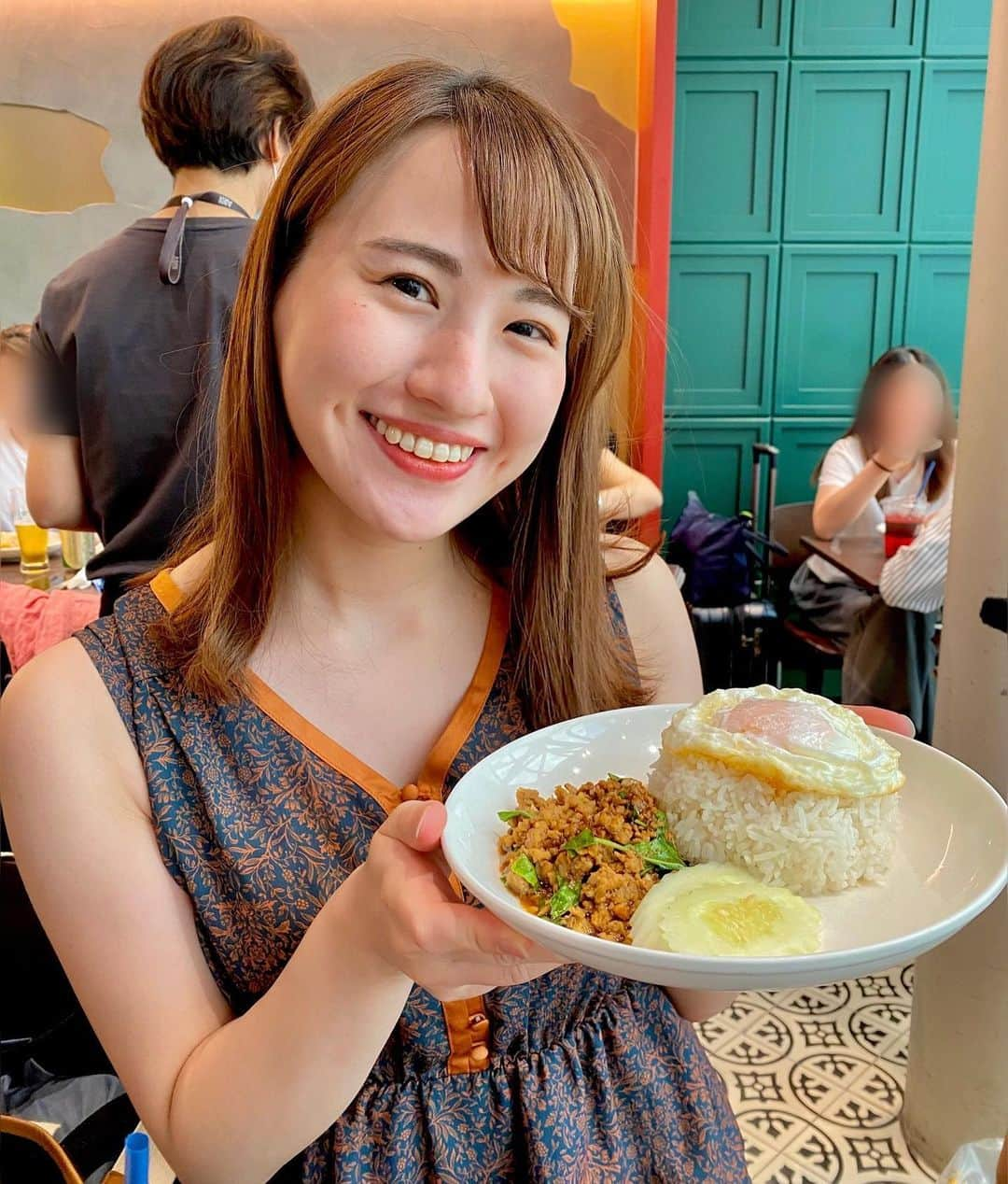 福永裕梨さんのインスタグラム写真 - (福永裕梨Instagram)「🍽☺️☀️✈︎🌻 ⠀ 美味しいものと美しい景色と 安心感をくれる友人たちのおかげで パワーチャージできましたたたっ！  明日からまた頑張るやで〜っ！！！  #休み明け #いっぱい食べたしいっぱい笑った #ガパオライス #辛味抜き🥹 #心は元気もりもりなのだけれど #食べ過ぎで胃が荒れて？ #辛さにやられて？ #10年ぶりくらいに口内炎ができました #こんなに痛いんだっけ？？？🥺 #10年ぶりは盛ったけど普段口内炎になることがなくて #口内炎に詳しい方治し方教えてください…（笑） #HTB #アナウンサー #福永裕梨」6月27日 23時18分 - htb_yurifukunaga