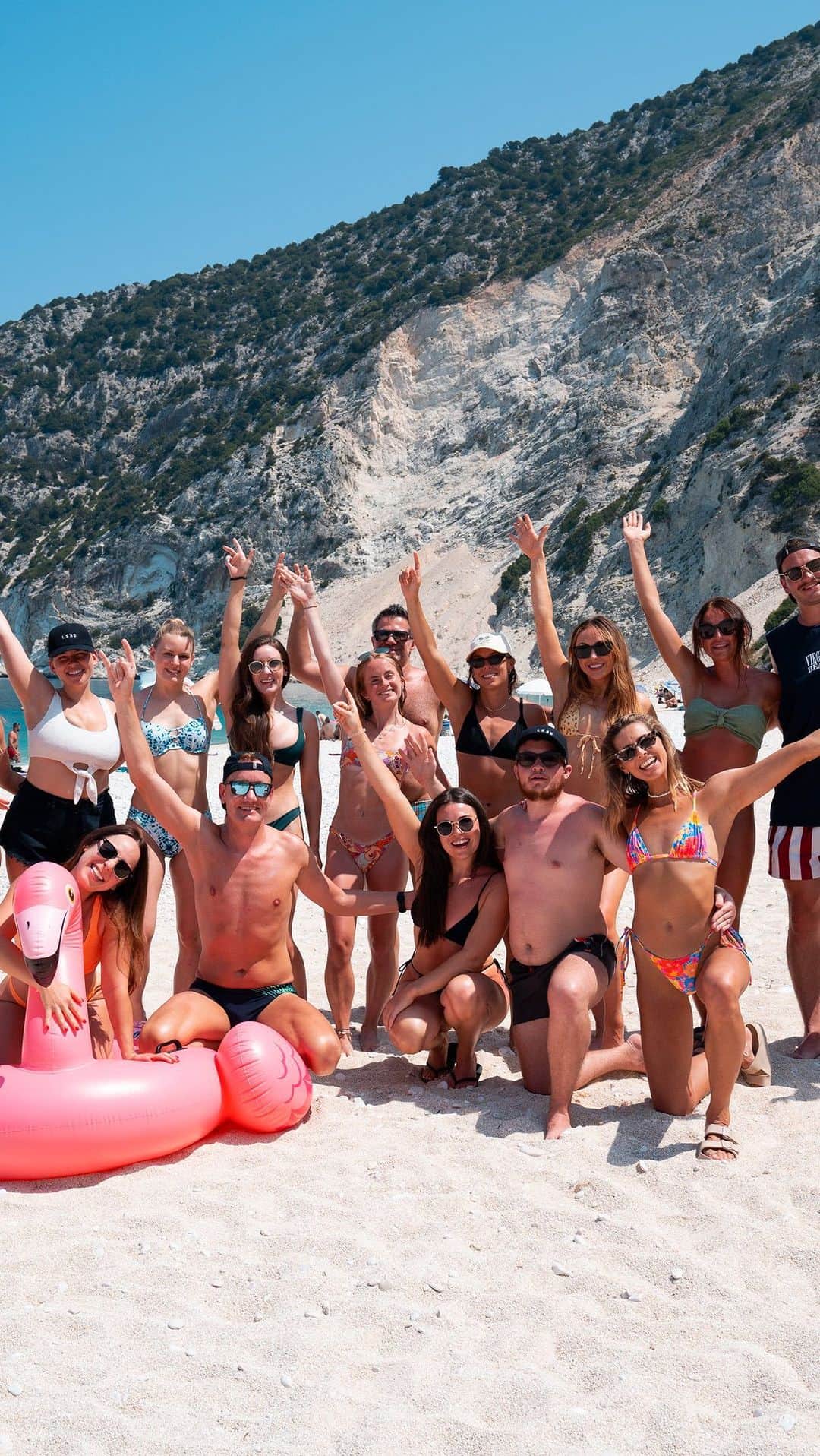 のインスタグラム：「WHAT A WEEK ❤️‍🔥 @activeescapesgreece launch retreat in Kefalonia was one of the best times of my life! 🙌🏼 Thank you to this incredible bunch of humans for the energy, laughs, and amazing memories ✨  We trained, swam, ate, celebrated a birthday, saw unforgettable scenery, danced, laughed and most importantly connected & supported eachother through 7 epic days 🙏🏼  Thank you to @elenageorgiopoulou & @aggeliki.giannakodimou for having me and for the effort put into this week 🩷 Thank you to @adam.m.dunne for capturing the week on film for us & for helping me when I needed 🩵 and THANK YOU to each and every guest who welcomed me with open arms, trained your hearts out and the non stop laughs 🧡  Will never forget this one 🥰 #greece #memories #bestweekever  @bigmortonjoe @sammyethiele @susielmoran @timobrien_ @fitness_with_niki_kis @alice_alice_whodafkisalice @paluitaontherocks @mscarcello @rabih_abuhadra @emmamaycooper @celsoscarcello @sophchester1 @lisa_kay06 @the.pyth0n @_bitof_mitch_ @jasmine_lagudi   NEXT RETREAT: @activeescapes FESTIVAL Bali - Sept 5th 🌴☀️」