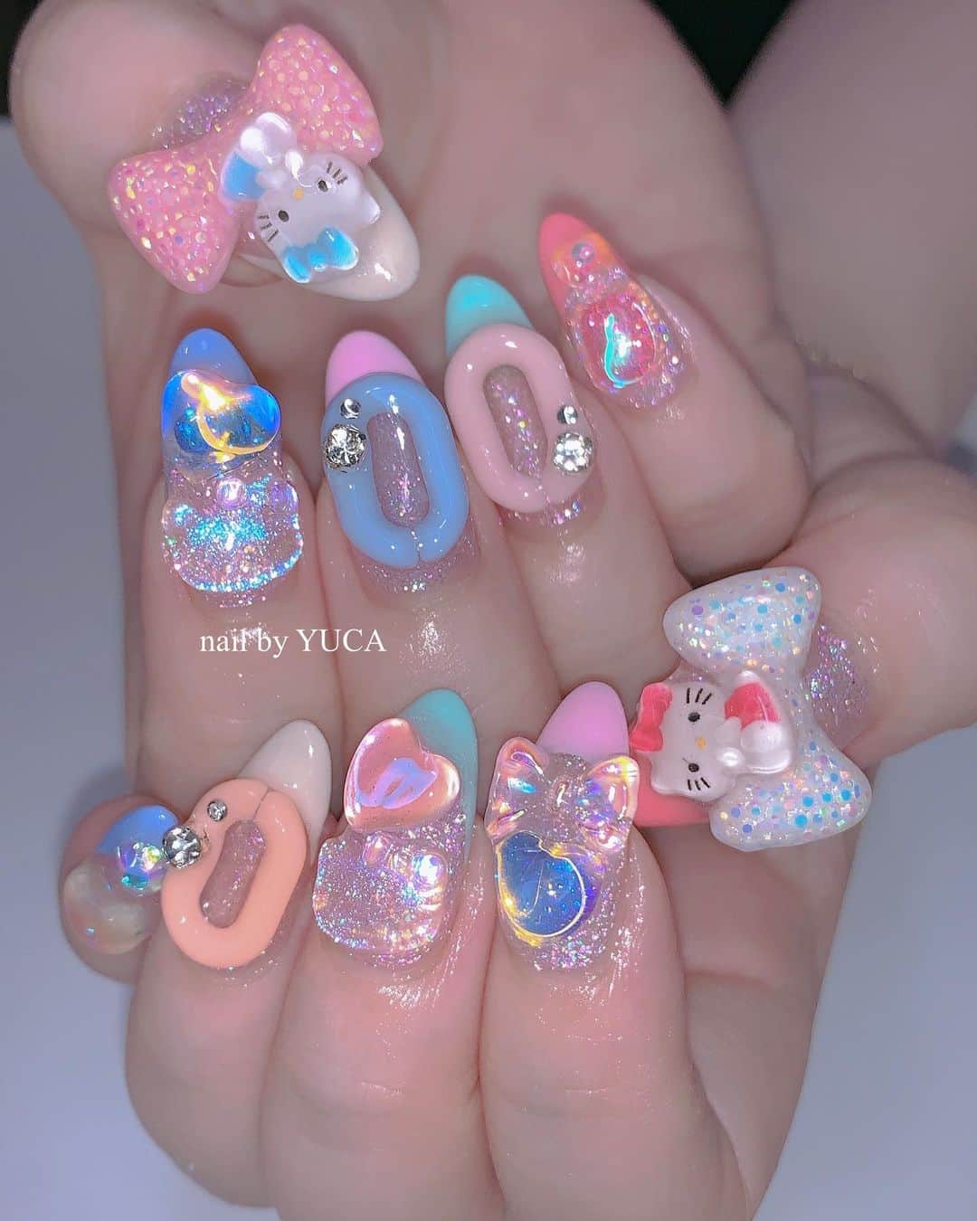 のインスタグラム：「kitty🎀 ⁡ ⁡ ⁡ #キャラネイル #キティネイル #nail #ネイル #젤네일 #네일  #tettynail #유카네일 #美甲 #yucanail」