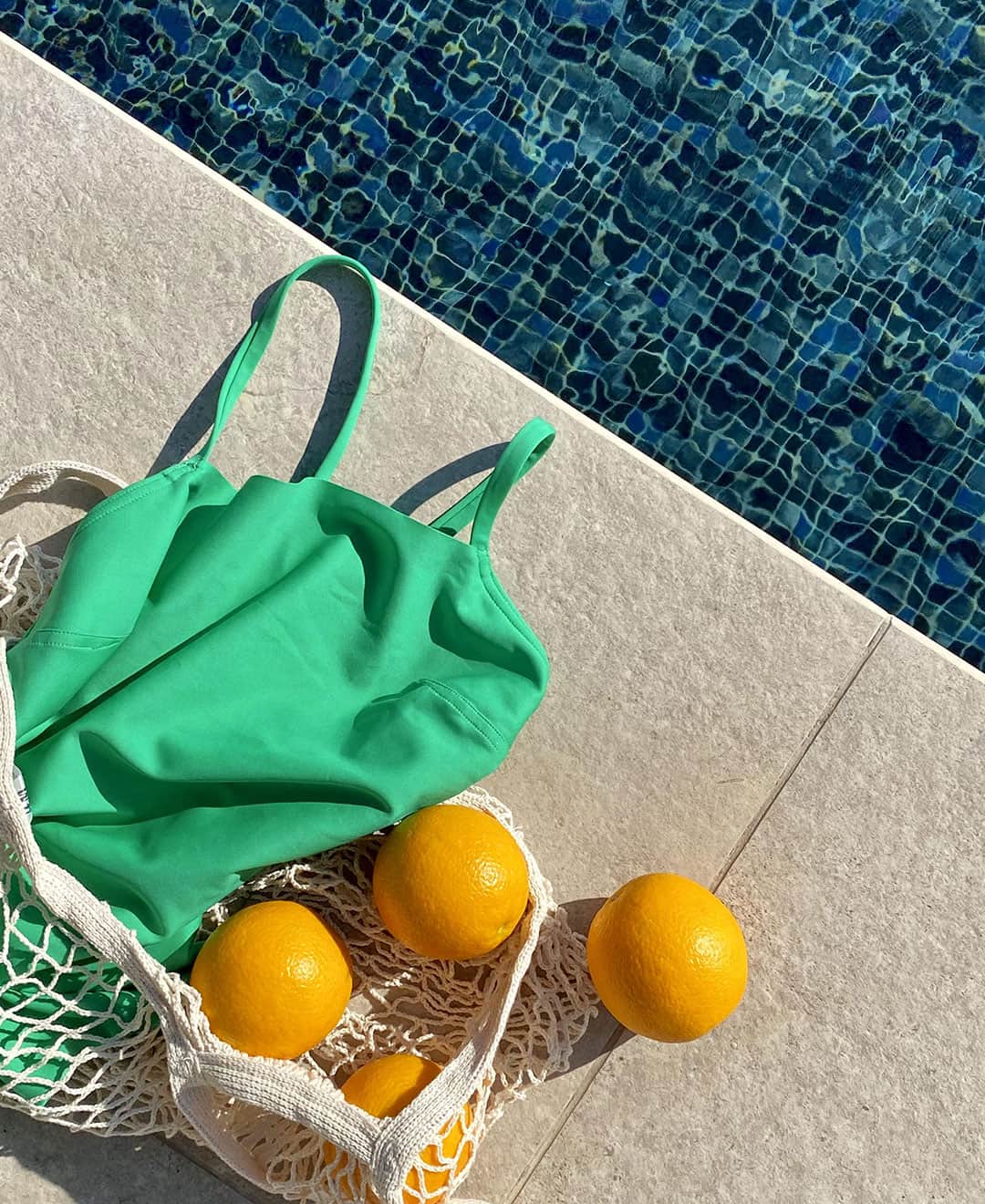 レジャビーのインスタグラム：「LEJABY WAVE | DESTINATION SOLEIL​​​​​​​​​Onde vitaminée de couleurs profondes et mode. - LEJABY WAVE It’s time to welcome the new wave.   #LejabyWave #LeGrandPlongeon #Swimwear #Bain #MaillotDeBain」