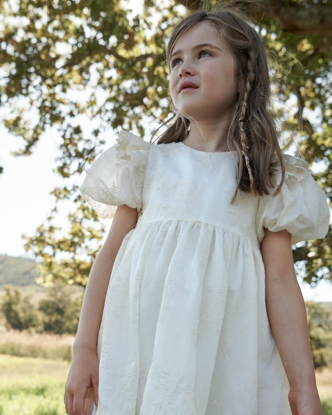 ローラアシュレイのインスタグラム：「It's wedding season. 🔔⁣ ⁣ Let your little ones celebrate with the happy couple in this beautiful floral embroidery and lace trims-adorned dress. Perfect for flower girls who love to twirl!」
