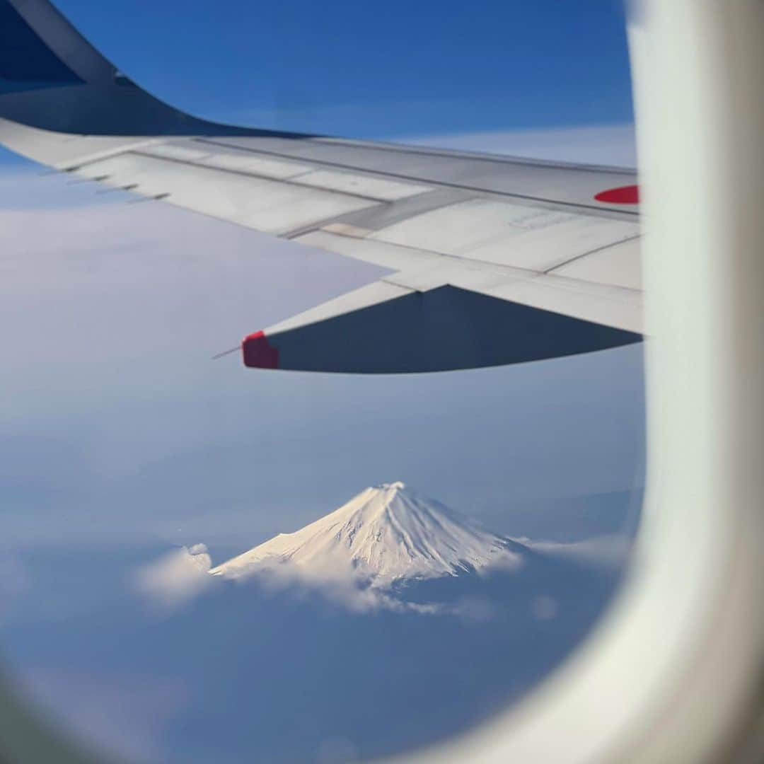 亜里沙のインスタグラム：「One day Mt. Fuji from ✈︎  #fujimountain #fujisan #富士山  #Japan #日本」