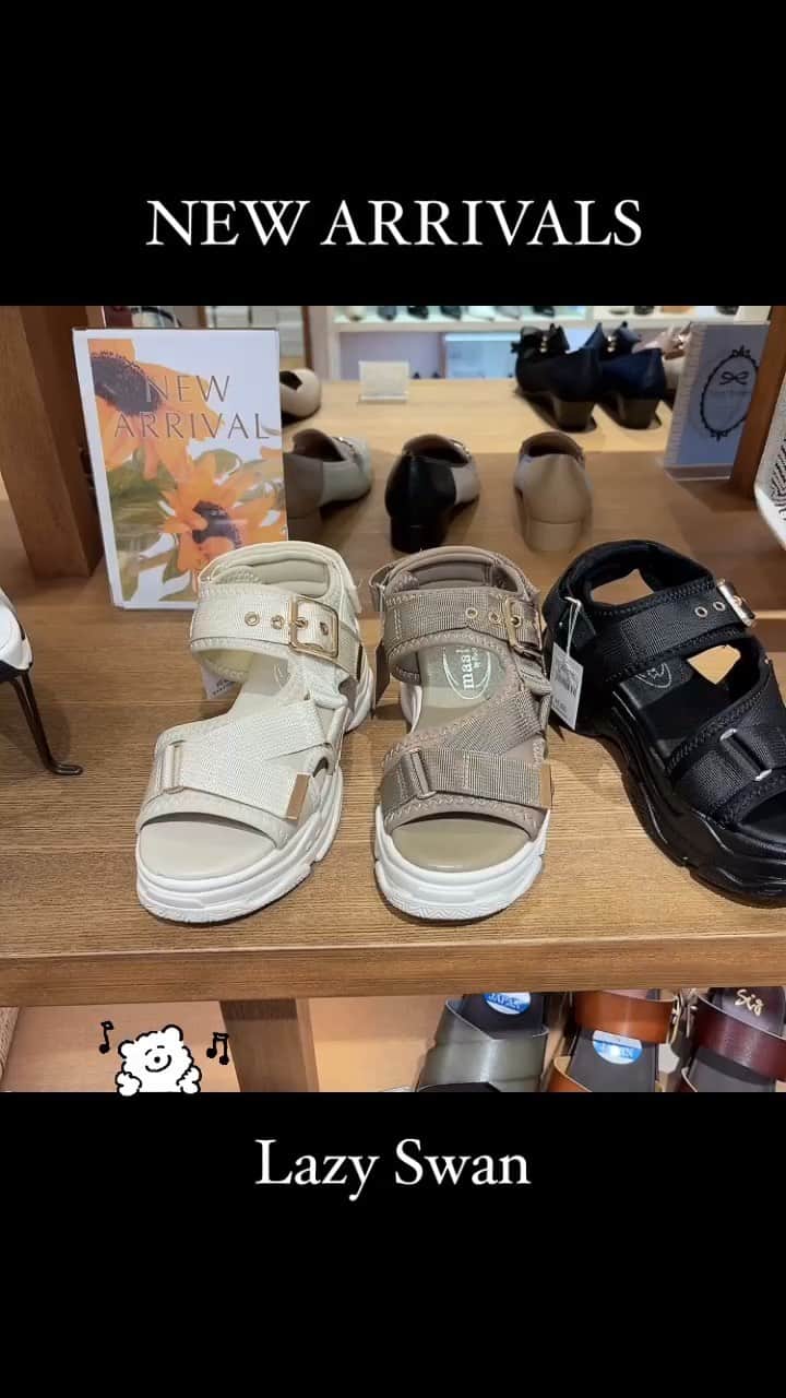 のインスタグラム：「去年も人気だった厚底サンダル👡 今年も入荷しております♫ 今年は少しデザインを変えて、ソールがさらに可愛く‼︎ 履き心地抜群の柔らかいクッションで夏のお出かけにおススメです🐠🏝🍍🌺  price:¥6,490(in tax) color:black、oak、ivory size:S〜L  #LazySwan#レイジースワン#レイジースワン蒲田  #tokyuplaza #東急プラザ #東急プラザ蒲田  #tokyo #東京 #kamata #蒲田 #靴屋 #靴 #shoes #サンダル #sandal #厚底サンダル #スポサン #スポーツサンダル #夏 #summer #お洒落さんと繋がりたい #足元倶楽部 #instagram #instagood #instafashion #ootd #ootdfashion #룩북 #오늘뭐입지 #신발」