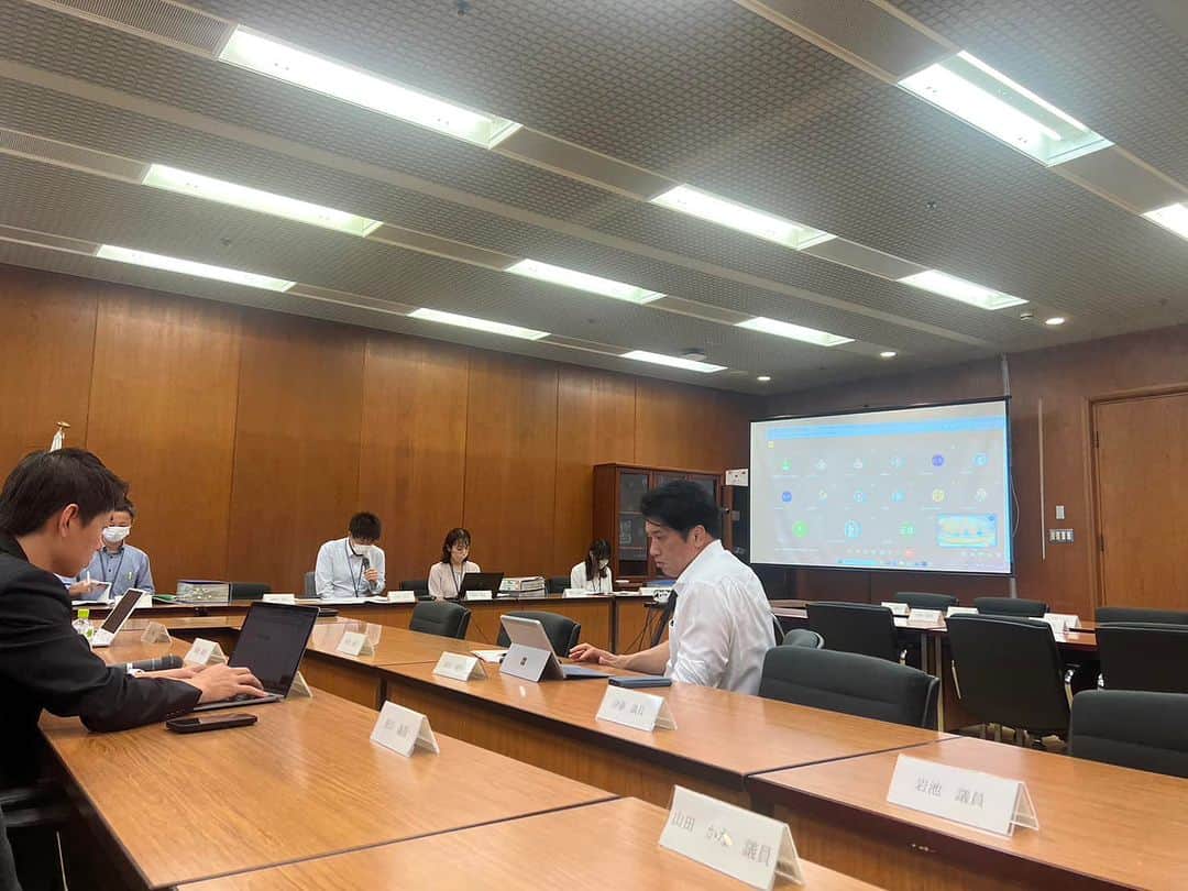佐々木梨絵のインスタグラム：「本日は、国の施策・予算に関する提案・要望の勉強会に参加しました。 7月要望提出目指して頑張ります！  #大阪維新の会 #大阪市会 #佐々木りえ」
