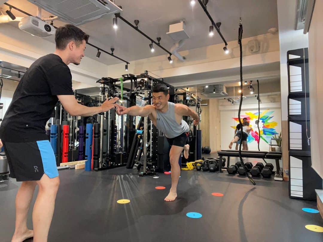 のインスタグラム：「とどけ〜!!!!!!!!!!!!!!!! ※人生の可動域広げたい😎 @palette_personalgym」