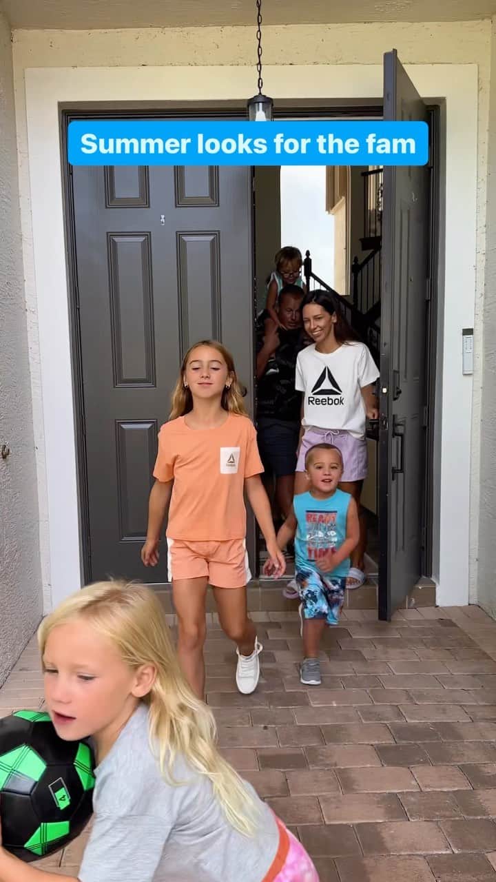 Wal-Mart Stores, Incのインスタグラム：「Summer outfits for everyone in the family? ✅ Summer ready never looked so stylish. ✨🙌  @stephanieanneadie #WalmartFashion  #SummerFashion #SummerOutfit」