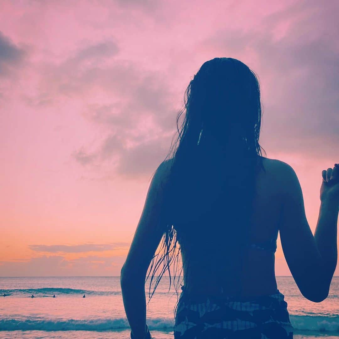 山崎美弥子さんのインスタグラム写真 - (山崎美弥子Instagram)「One Day in Eternity on the Beach  海辺の永遠の中のとある日。  @theyluvv_hina」6月13日 7時28分 - miyakoyamazaki