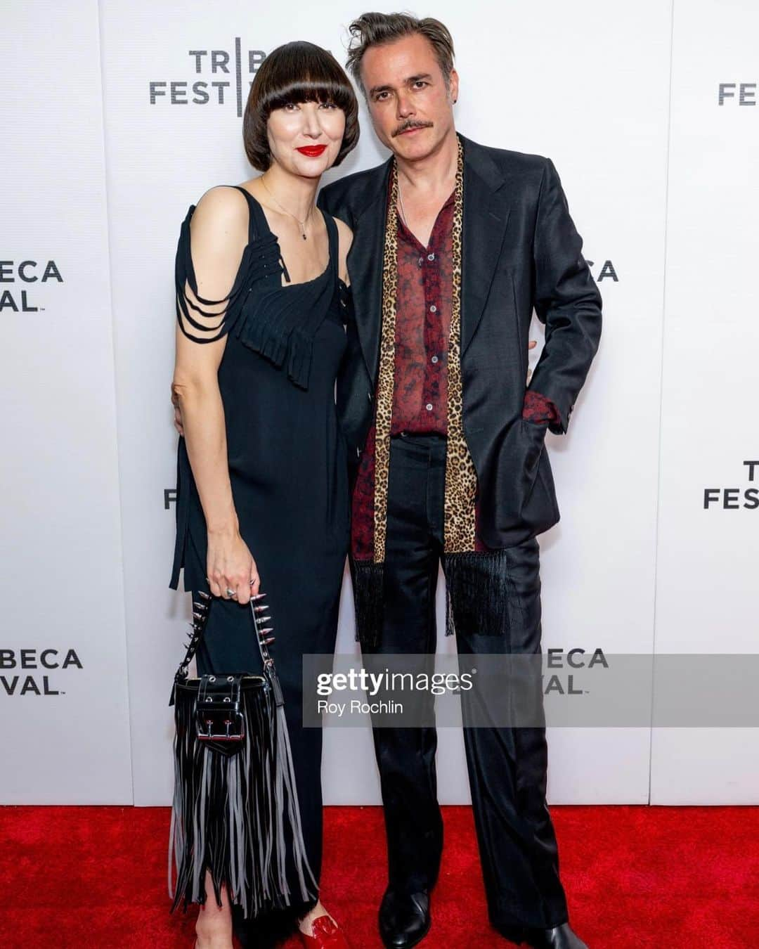 Karen Oのインスタグラム：「Reppin’ at the premiere of Barney’s brutal and brilliant debut horror flick The Seeding @tribecafilmfestival  I can attest to the blood, sweat and tears that went into this one 🩸 Huge congrats to the astonishing cast and crew, you’re real creepy! 🫣🎉 Go and see it horror buff New Yorkers! Two screenings left at the Village East!  Also huge TY  @pott28 makeup  @seijiuehara hair @neverhavetotweet fit Miracle workers✨🙌✨  #barneyclay #theseeding」