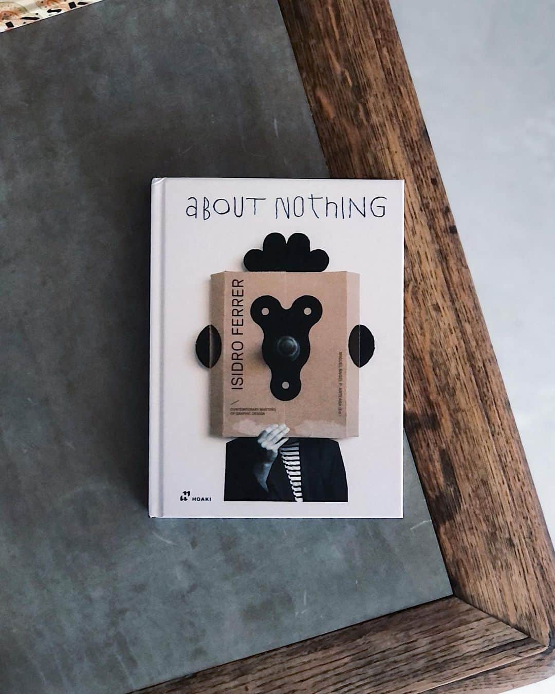 nostos booksのインスタグラム：「本日はイシドロ・フェレールの作品集、シェーカー家具の資料集、ハンス・J・ウェグナーの椅子作品集、『結び方手帖』、『貴道裕子の伝えたい日本の美しいもの』3冊セットなど41冊を入荷しました。  オンラインストアへは商品タグをタップ◯ 　 入荷本からおすすめ10選  ----------  1冊目 『Isidro Ferrer: About Nothing』 スペインを拠点に活動するグラフィックデザイナー兼イラストレーター、イシドロ・フェレールの作品集。オブジェや彫刻、テキスタイルなど、彼の多面的な作風と創造的プロセスに関する洞察を見つけることができる一冊。  ----------  2冊目 『The Book of Shaker Furniture』 19〜20世紀の米国で自給自足の共同体を運営していたシェーカー教徒の家具と木工品の資料集。簡素で美しいテーブルや椅子、戸棚、寝台、時計、ゆりかごなどを、写真と図面で詳細に解説している。  ----------  3冊目 『調度品図譜 完 復刻版』 1933年に発行された『調度品図譜』の復刻版。扇、燭台、生花什器、印籠、御所人形など、江戸期京都における公家の調度品を鮮やかに描いたもの。  ----------  4冊目 『Hans J. Wegner: Just One Good Chair』 デンマークの家具デザイナー、ハンス・J・ウェグナーの生誕100周年を記念して刊行された作品集。Yチェアやザ・チェアなどといった名作を手掛けたウェグナーの、展示会や制作風景の写真、スケッチなどを多数収録。  ----------  5冊目 『Fabric Pictures 糸の旅 森麗子作品集』 日本におけるファブリック・ピクチャーの第一人者、森麗子の作品集。シドニー、フィヨルド、スオミ、世界各国での旅の風景を布と糸を繊細に組み合わせて一枚の絵画として表現。うつくしい刺繍作品を多数収録するとともに、それぞれの作品には自身による詩が添えられている。  ----------  6冊目 『結び方手帖』 日本に古くから伝わる結び方を荷造り、船、釣り道具、家具、贈り物、服装、スポーツと７つに分類し、結び方をイラストレーションと詳細なテキストで解説。  ----------  7冊目 『Dieter Rams: Less but better』 ドイツのインダストリアルデザイナーで、ブラウン社のデザインを通して世界に絶大な影響を与えたディーター・ラムスの作品集。氏がデザインを手がけたブラウン社の家具、家電、日用品、数々をカラーとモノクロで多数掲載。  ----------  8冊目 『貴道裕子の伝えたい日本の美しいもの 3冊セット』 日本の暮らしにおける小さな工芸品である豆皿、ぽち袋、帯留めのコレクションを紹介する写真資料集。日常生活で使われているわずか数センチの大きさでありながら、伝統の業が光るそれぞれの品々を幅広く解説とともに紹介。本自体も手のひらサイズで楽しむことができる、まめざら、ぽちぶくろ、おびどめの3冊セット。  ----------  9冊目 『マルセル・ブロイヤーの家具 Improvement for Good』 2017年に開催された展示「マルセル・ブロイヤーの家具：Improvement for good」の図録。バウハウスで学び、パリのユネスコ本部やニューヨークの旧ホイットニー美術館を手がけた建築家、マルセル・ブロイヤー。氏の家具デザインを多数収録し、家具を起点として建築へと創造の幅を広げたその歩みを辿る。   ----------  10冊目 『Carving Kitchen Tools』 木のスプーンからバターナイフ、サラダサーバー、スパチュラまで、自分だけの美しい道具を作るための実用的なガイドブック。まざまな木材の特性、ナイフと木材の正しい持ち方、木材の調達方法、必要な道具の詳細などを紹介。  ----------------------  店舗情報はこちら @nostosbooks  ----------------------  オンラインストアは毎日19時更新○  ----------------------  #isidroferrer #nostosbooks #ノストスブックス #祖師ヶ谷大蔵 #砧」