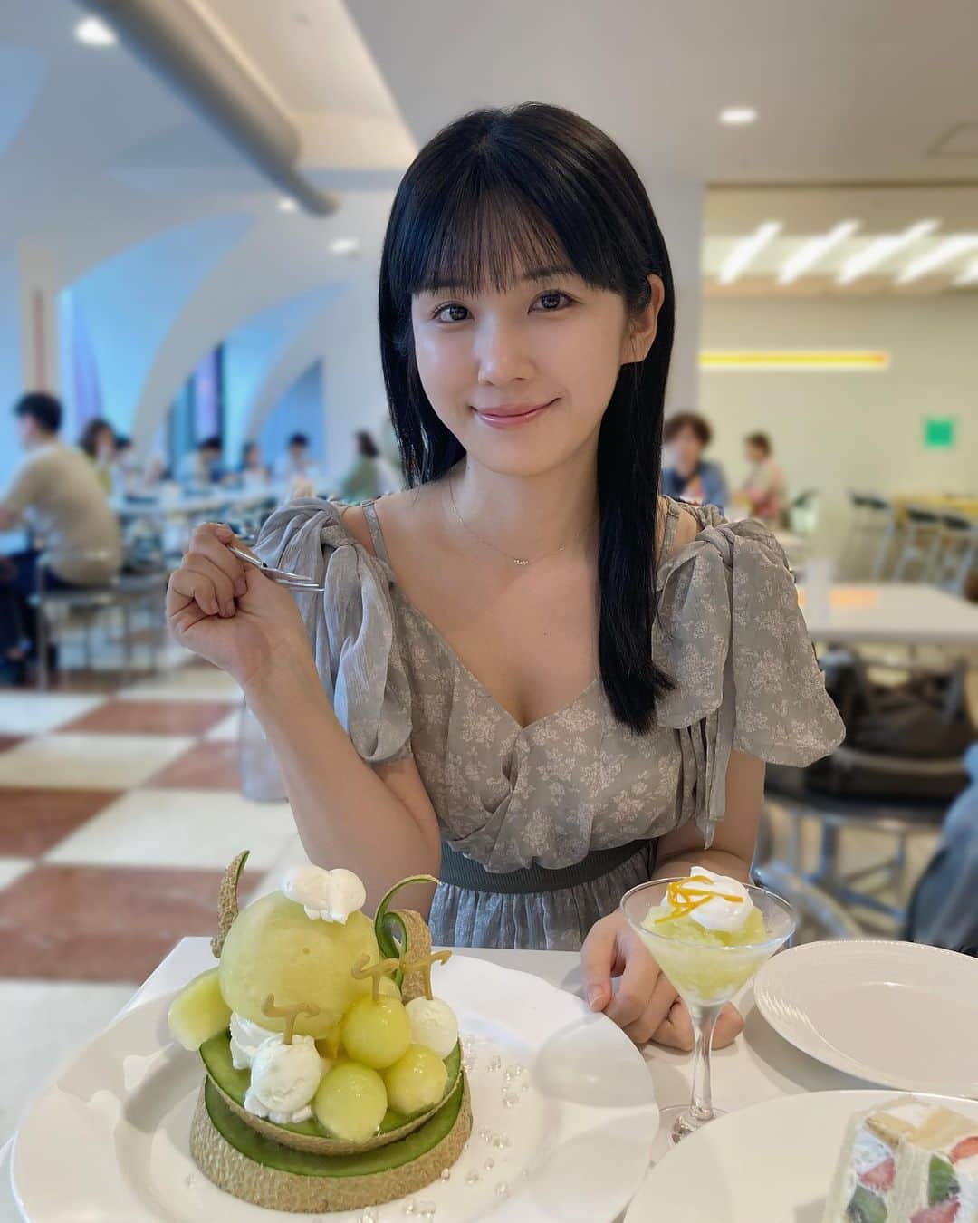 道重佐保さんのインスタグラム写真 - (道重佐保Instagram)「ちょっぴり早いけど夏休みの味がした〜🍈😆👒  #タカノフルーツパーラー #メロン #🍈 #パフェ  #portrait #japanesegirl #ig_japan #followme ⁡#人像攝影 #健康美 #彼女 #日本的 #ビジョビ #道重佐保 #michishigesaho」6月13日 8時18分 - sahomichishige