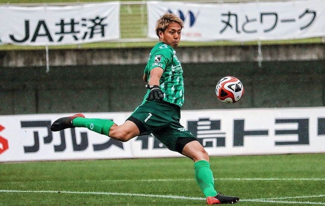 永井建成のインスタグラム：「【J3第13節】 vs福島ユナイテッドFC 0-1勝利 日曜日もアウェイにも関わらず応援に来てくださりありがとうございました！ また、大阪からDAZNを通じて応援してくれたファン、サポーターの皆様も、ありがとうございます！ 2試合連続無失勝利したんですけど、まだまだこの結果に満足せず、勝ったものの色々と課題も出たし修正していかないといけないので、次節のホーム戦FC琉球戦に向けて取り組んでいきたいと思います。 次も無失点勝利と3連勝目指して良い準備していきます 引き続き応援よろしくお願いします ・ ・ @fcosaka_official  ・ ・ #j3 #j3リーグ #fc大阪 #福島ユナイテッドfc #アウェイ #勝利 #2連勝 #次節も勝つぞ #顔晴ろう」