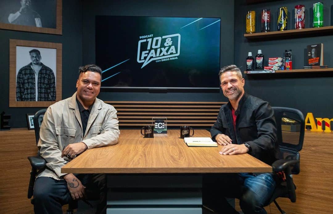 Sorriso Marotoのインスタグラム：「Fala turma, já está no ar a entrevista com o nosso cantor @bcbrunocardoso, nos representando no @podcast10efaixa apresentado pelo @diegoribas10. 😉  O bate papo tá imperdível, corre lá no canal dele do YouTube pra assistir e deixa seu like. 👀  O link tá nos stories」