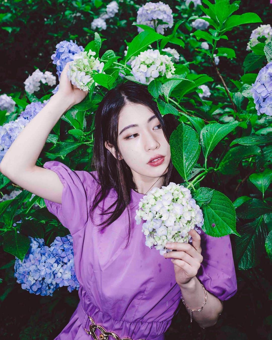 kenta_soyoungのインスタグラム：「hydrangea girl. . . @fujifilmjp_x さんの #xpro3 に @godox_global さんの #luxsenior をつけて遊んでみました。  モデルは久しぶりの @mjdwtjm_harry56 ちゃん ありがとう😊」
