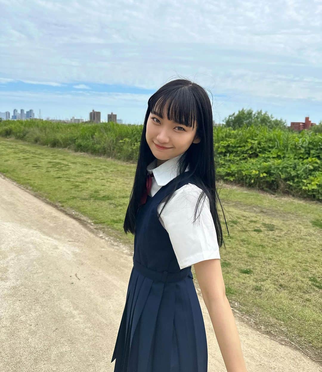 のインスタグラム：「. 何歳でしょう🤷🏻‍♀️ 저 몇살인지 아세요..?ㅎㅎㅎ . .」