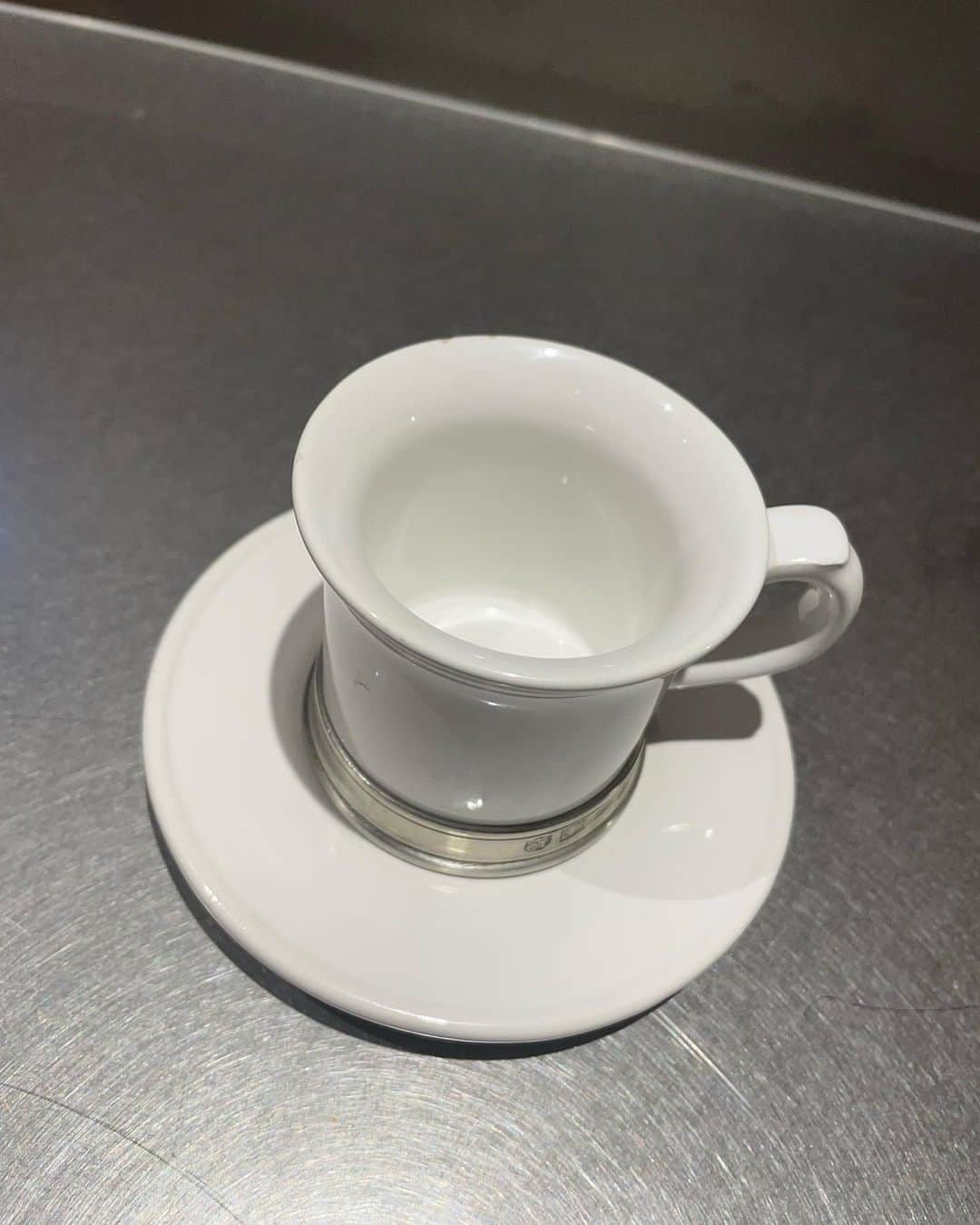 コ・スのインスタグラム：「커피마실래요? :) DM주세요. 누구라도 어디라도 상관없어요. 커피한잔해요! 주변에 맛있는 커피가게있으면 거기서 만나요.^^. :)」