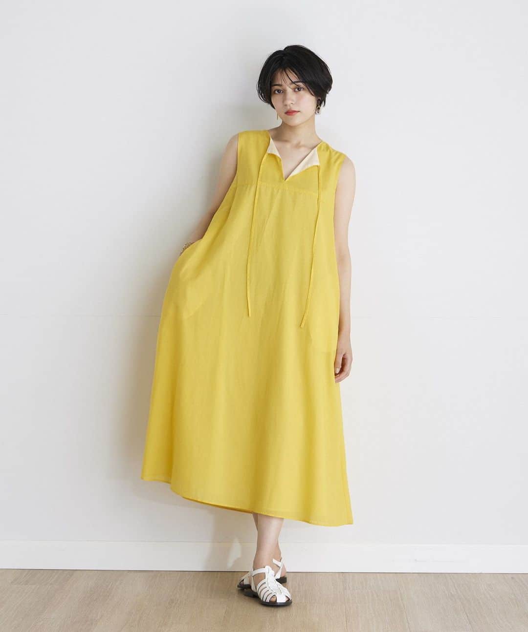 clearimpression_officialのインスタグラム：「• INED CLARO   SUMMER ONEPIECE 夏はやっぱり“ワンピース” レイヤードや小物使いでマンネリ防止してコーデの幅を広げよう! カラー別にワンピースの着こなしを紹介します。  コットンローンバイカラーワンピース ￥18,700 (税込)  #inedclaro #イネドクラロ #レイヤードスタイル #パーカー #軽羽織 #オフィスカジュアル #オフィススタイル #休日コーデ #大人女子 #ワンピース #ワンピースコーデ #flandreonlinestore」