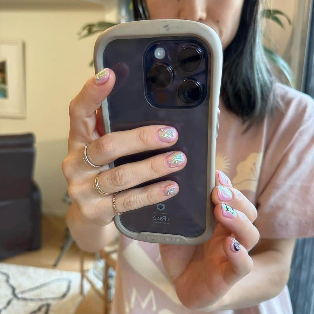 小松美緒さんのインスタグラム写真 - (小松美緒Instagram)「nail @mariutsugi  眉毛＆まつ毛　@ohyasaori   同時に施術してもらえて、　 kotoも💅してもらって、　 @natsu31105 にも会っておしゃべりして　  幸せ空間すぎる🌷　  毎度、娘と2人でお世話になってます〜」6月13日 9時30分 - komatsumio