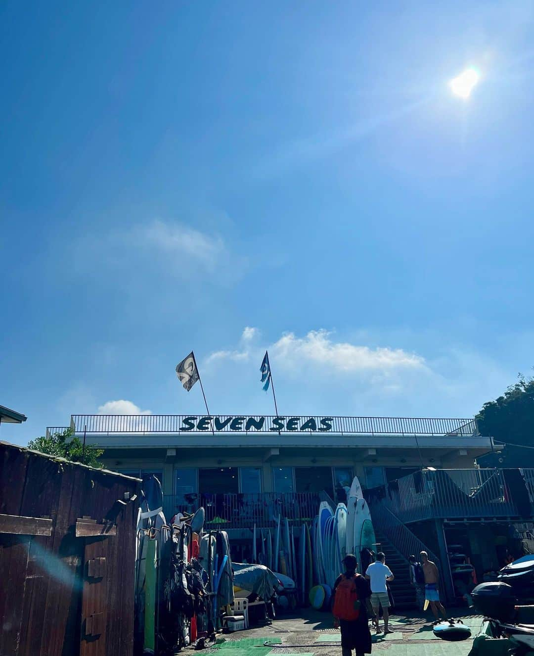 来夏さんのインスタグラム写真 - (来夏Instagram)「#🏝️ 今シーズンも @sevenseas_kamakura で サップヨガ&サップクルーズが始まります🏄 @mailovemiwa.1047 さんと クラス担当させていただきます😉  今週末は晴れ予報🌞⛵️ 陸とは違う五感をたっぷり味わって、 安全に楽しく、自然と遊びましょう😆🌊  【ご案内】  6/17・7/29・8/5・9/2・10/21  9:30集合受付 10:00-11:45サップヨガ&クルージング 12:00 終了  ※各日先着8名様、2名様から催行  * 参加費  セブンシーズ会員5500円 会員外7700円 （ヨガ講習・施設使用料金・ボードレンタル・保険込） * ウエットスーツレンタル 会員1650円 会員外2200円 * ご予約は前日16:00までにお願いします。 * 荒天の場合は中止となります。 （前日に決定いたします） * 海の状況によりクルージングができない場合もあります  * 予約・問い合わせ セブンシーズ <TEL 0467-22-5050 <HP> www.7seas.jp <MAIL>wsf@7seas.jp 鐵倉市材木座6-16-35  #sevenseas  #セブンシーズ #鎌倉 #材木座 #sup #supyoga #サップ #サップヨガ」6月13日 9時47分 - rairairaika