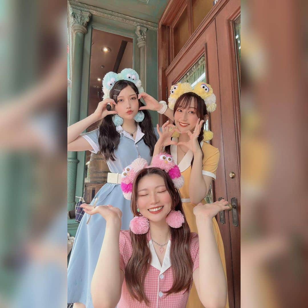 あまつ様のインスタグラム：「🌈 ⁡ ⁡ ラブ達とのユニバコーデ🧡🩵🩷 ⁡ 楽しすぎて急遽翌日もユニバ行くことになった最高の思い出🫶🫶🫶🫶 ⁡ ⁡ #あまつまりな #あまつ様 #私服」