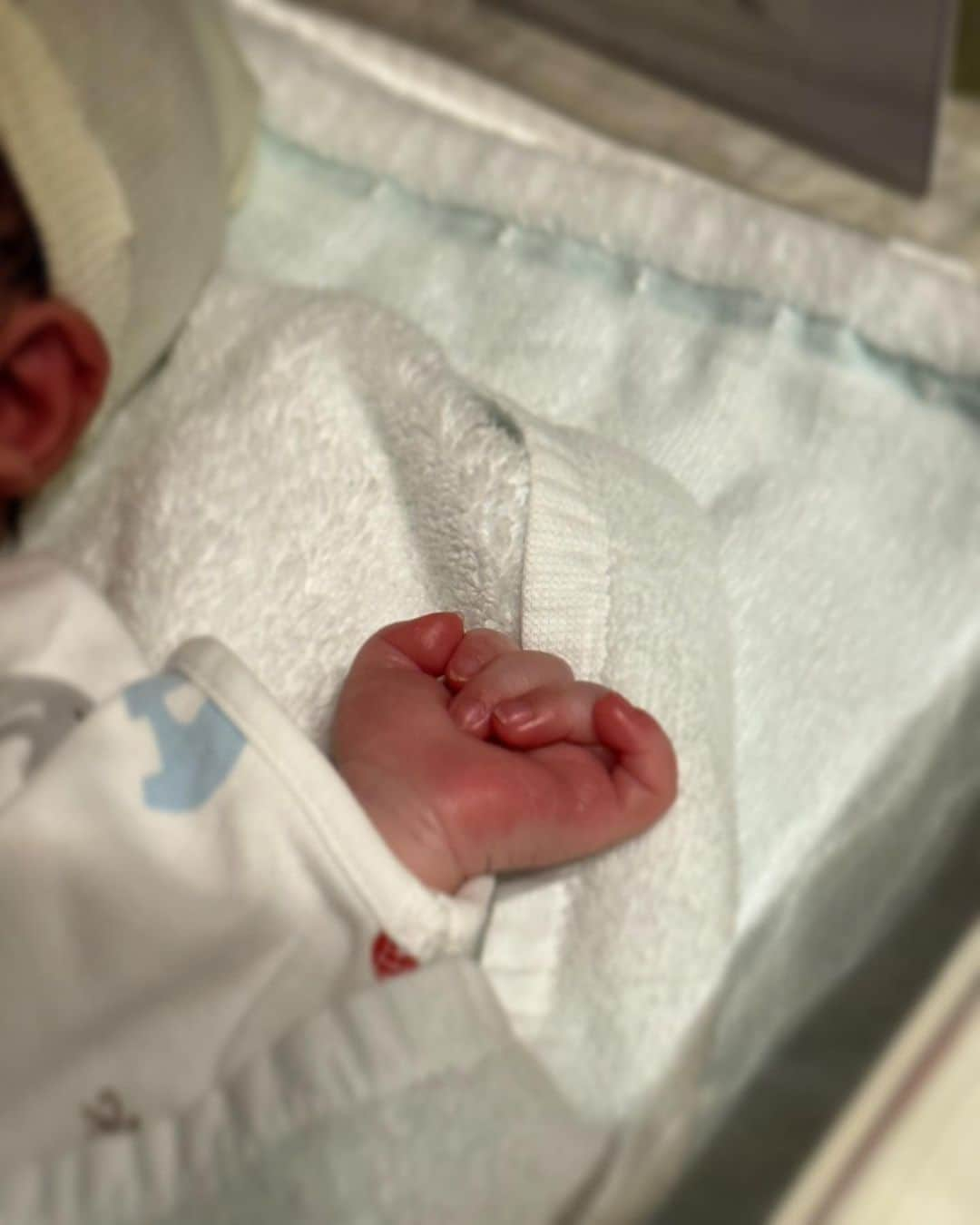 JILLさんのインスタグラム写真 - (JILLInstagram)「NEW BORN BABY💕 やっと会えたね。 私はgrandmaJILLだよぉ。 grandpa貢もいるよぉ。 会える日を楽しみにしてるよ〜👍  #娘が母になりました #私はgrandmaになりました #新生児💕  —————————————- 6月17日_高知_十刻にて三味線JILL屋 —————————————- PERSONZ「I AM THE BEST TOUR」 6月18日_高知県立県民文化ホール グリーンホール 6月24日_札幌CUBE GARDEN 7月02日_ヒューリックホール東京 7月22日-仙台rensaホール 7月23日_函館金森ホール 8月04日_名古屋ダイアモンドホール 8月05日_大阪クラブクワトロ 8月11日_新潟LOTS 8月12日_高崎芸術劇場スタジオシアター 8月26日_福岡電気みらいホール —————————————-  #jillpersonz  #personz  #youtubepersonzチャンネル #note  #jillpersonz  #エアプレ #JILLプレ #ラジオ高崎 #三味線jill屋」6月13日 10時44分 - jillpersonz