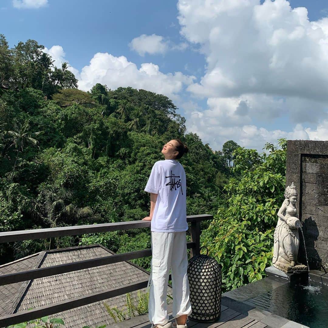 チャン・ヒリョンのインスタグラム：「떠나고 싶어✈️ ⠀ ⠀ ⠀ ⠀ @kayonvalleyresort @live.in.bali #Bali #발리 #trulyubud #trulyubudessence #liveinbali #리브인발리 #ferbean」