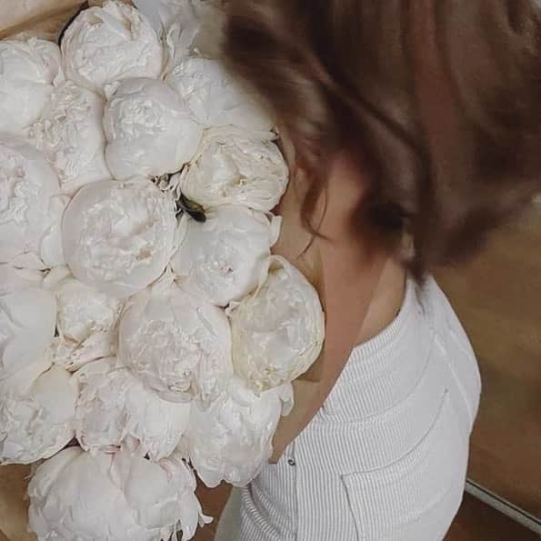 のインスタグラム：「Peony🏹🤍✨」