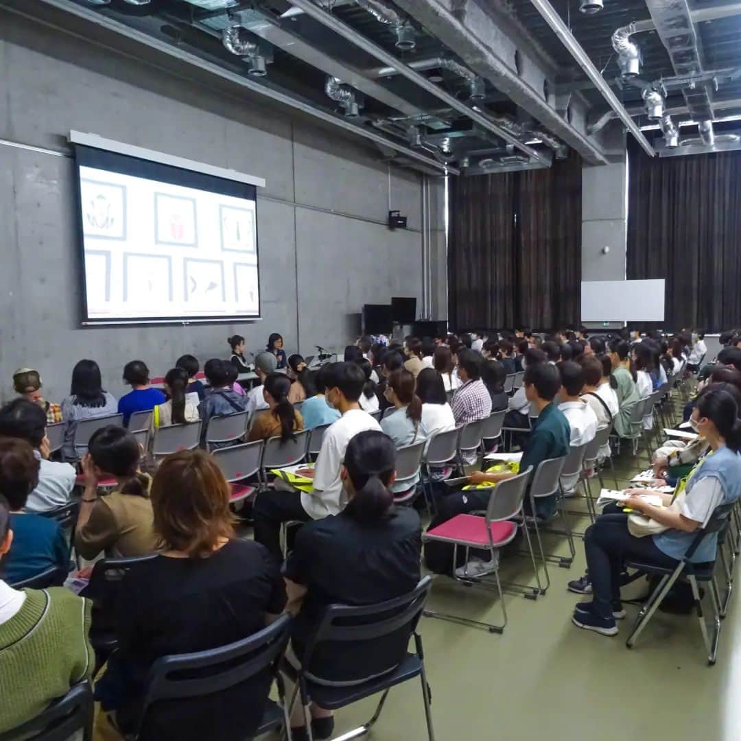 東京造形大学 Tokyo Zokei Universityさんのインスタグラム写真 - (東京造形大学 Tokyo Zokei UniversityInstagram)「_ 6/10（土）＆6/11（日）に「ZOKEI FIRST CONTACT(専攻領域説明会)」を開催しました🙋  今年もたくさんの方にお越しいただき、ありがとうございました。 東京造形大学の雰囲気はいかがでしたか？  7月にはオープンキャンパスも開催します。 「WONDER!」をテーマに、キャンパスツアーやワークショップ、作品展示や個別相談など、様々な企画をご用意しています。🖌️📸🪑 今回参加頂いた方も、見学や相談まだこれからという方も、ぜひ遊びにいらしてください🚍  7月15日(土) 9:30～17:30 / 7月16日(日) 9:30～16:30 [予約不要・入退場自由]  http://www.zokei.ac.jp/opencampus/  #東京造形大学 #専攻領域説明会 #進学相談 #美大進学 #美大受験 #受験生 #高校生 #イベント #美大 #アート #デザイン #美術 #オープンキャンパス　#tokyozokeiuniversity #zokei #arts #design #artunievrsity #prospective #highschoolstudents #finearts #event」6月13日 16時15分 - tokyo_zokei_univ_official